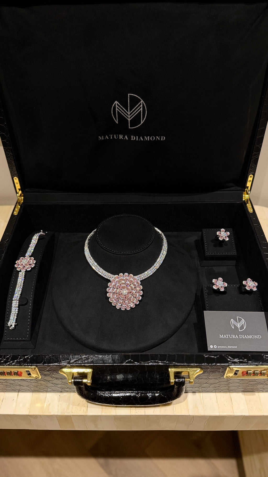 ALTWAR | PINK & FLOWERS