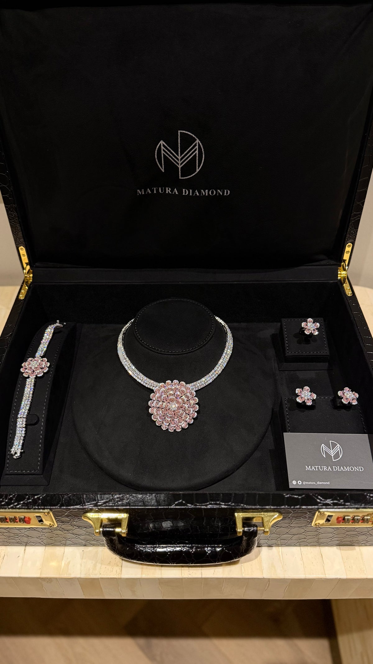 ALTWAR | PINK & FLOWERS