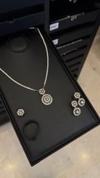 NO.96 | PEARLS & GOLDEN