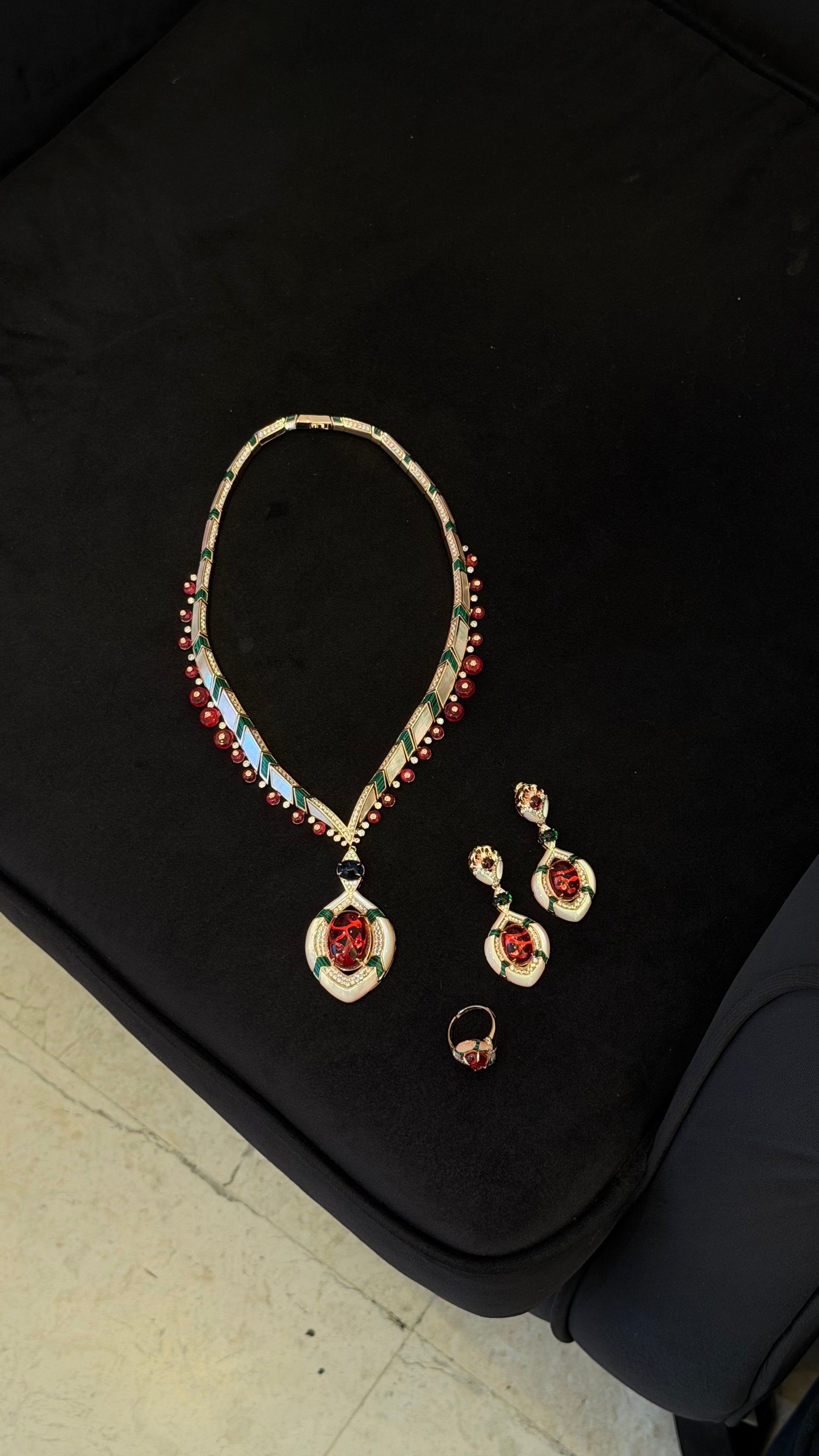 MILEHAH | RED & WHITE & GREEN