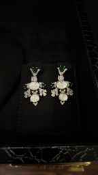 NEW J | MO PEARL & WHITE