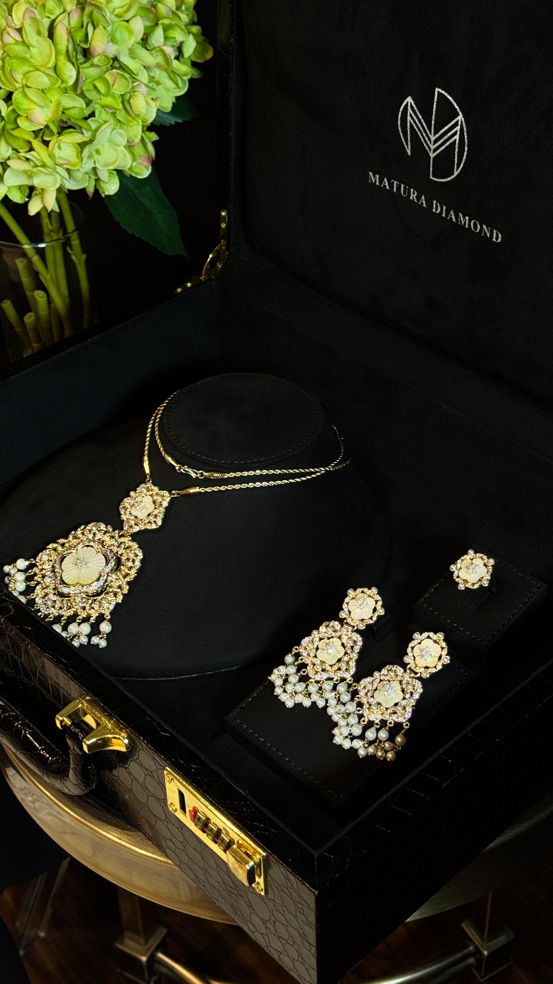 NO.020 (2) | PEARLS & WHITE & GOLDEN