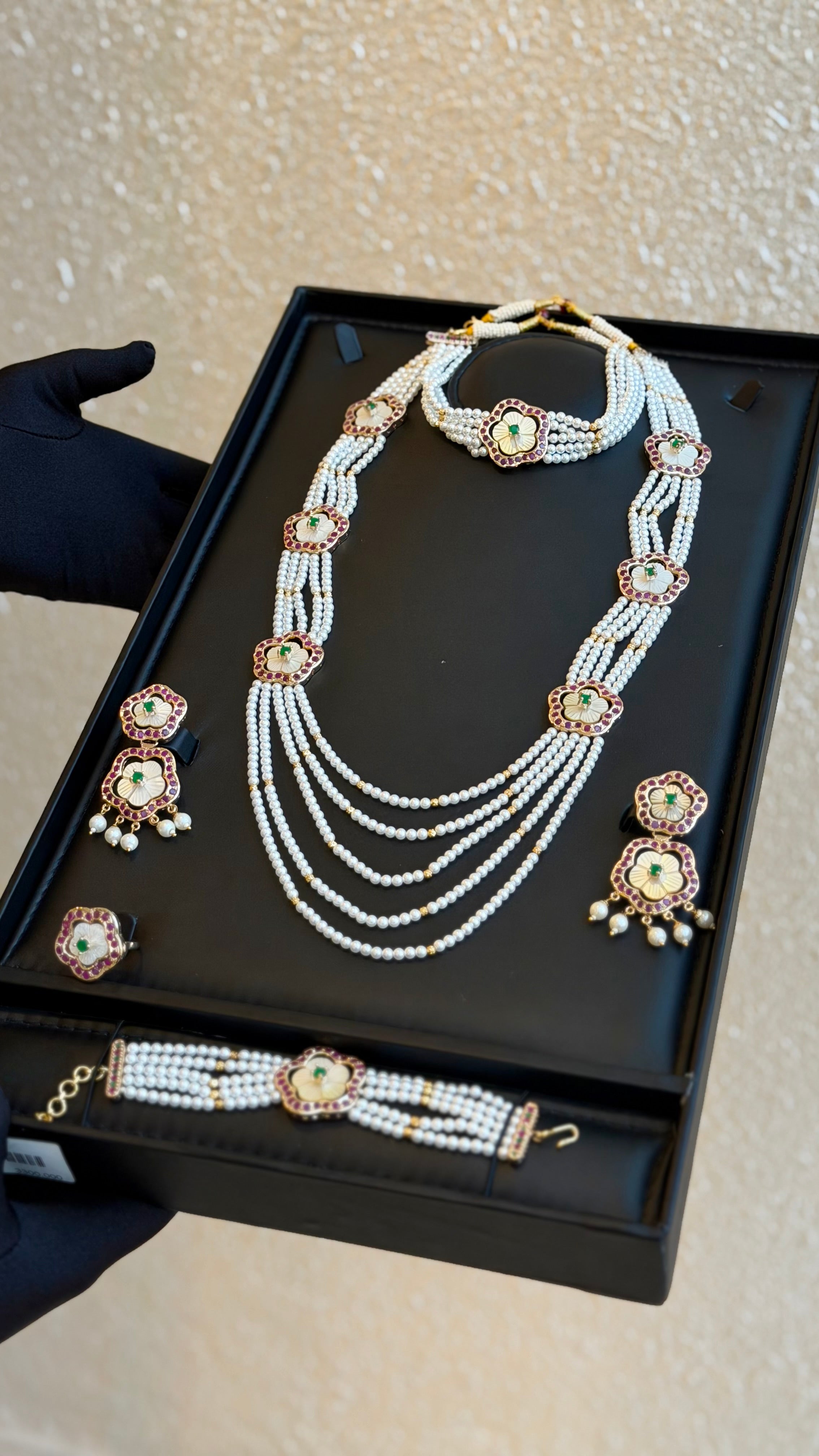 NO.024 | PEARLS & GOLDEN