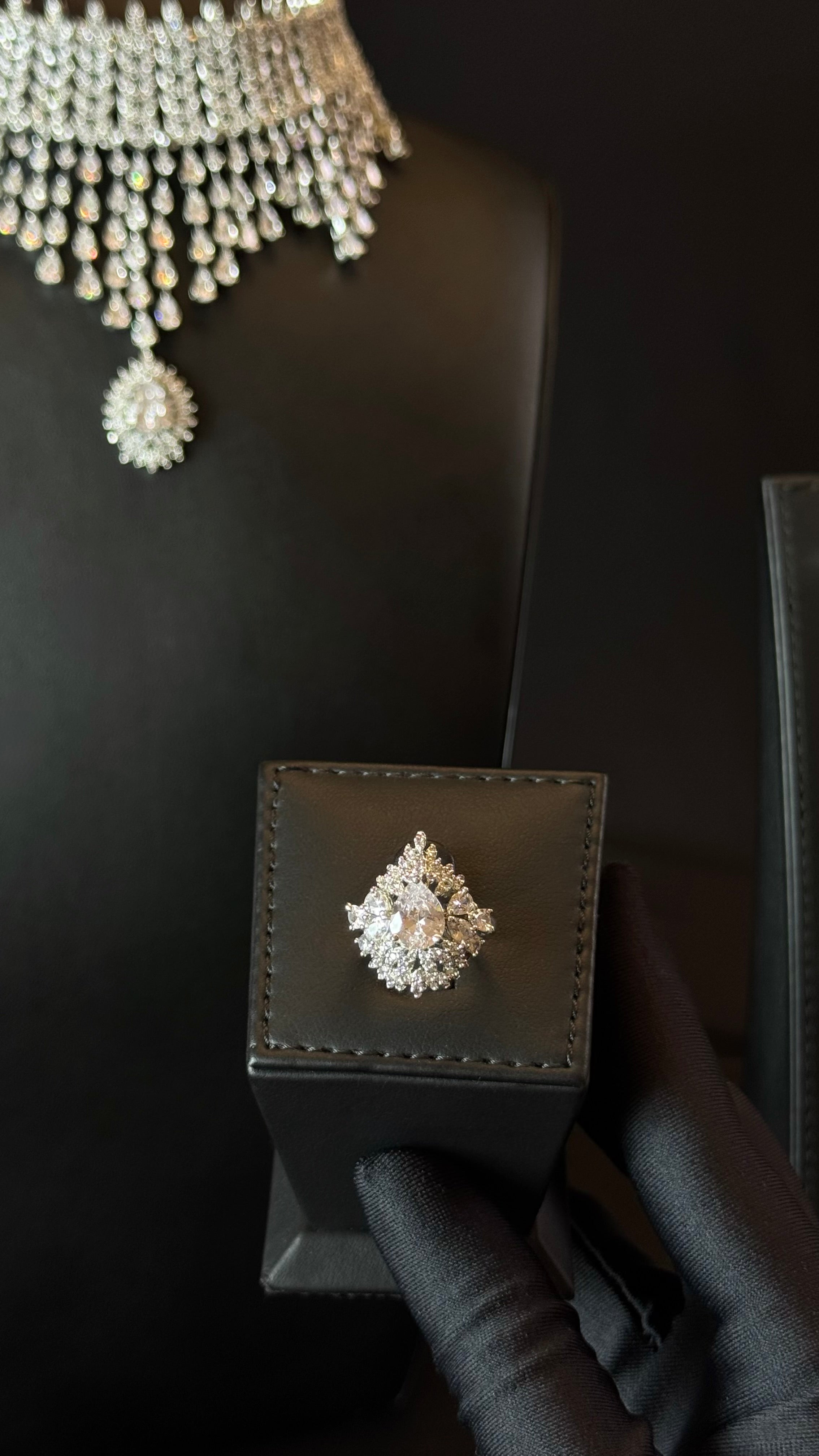 CHOKER QARAYEN | WHITE