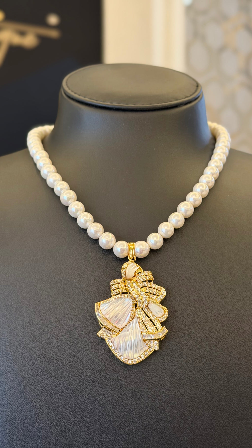 VINTAGE NO.2 | WHITE & SILVER & PEARLS