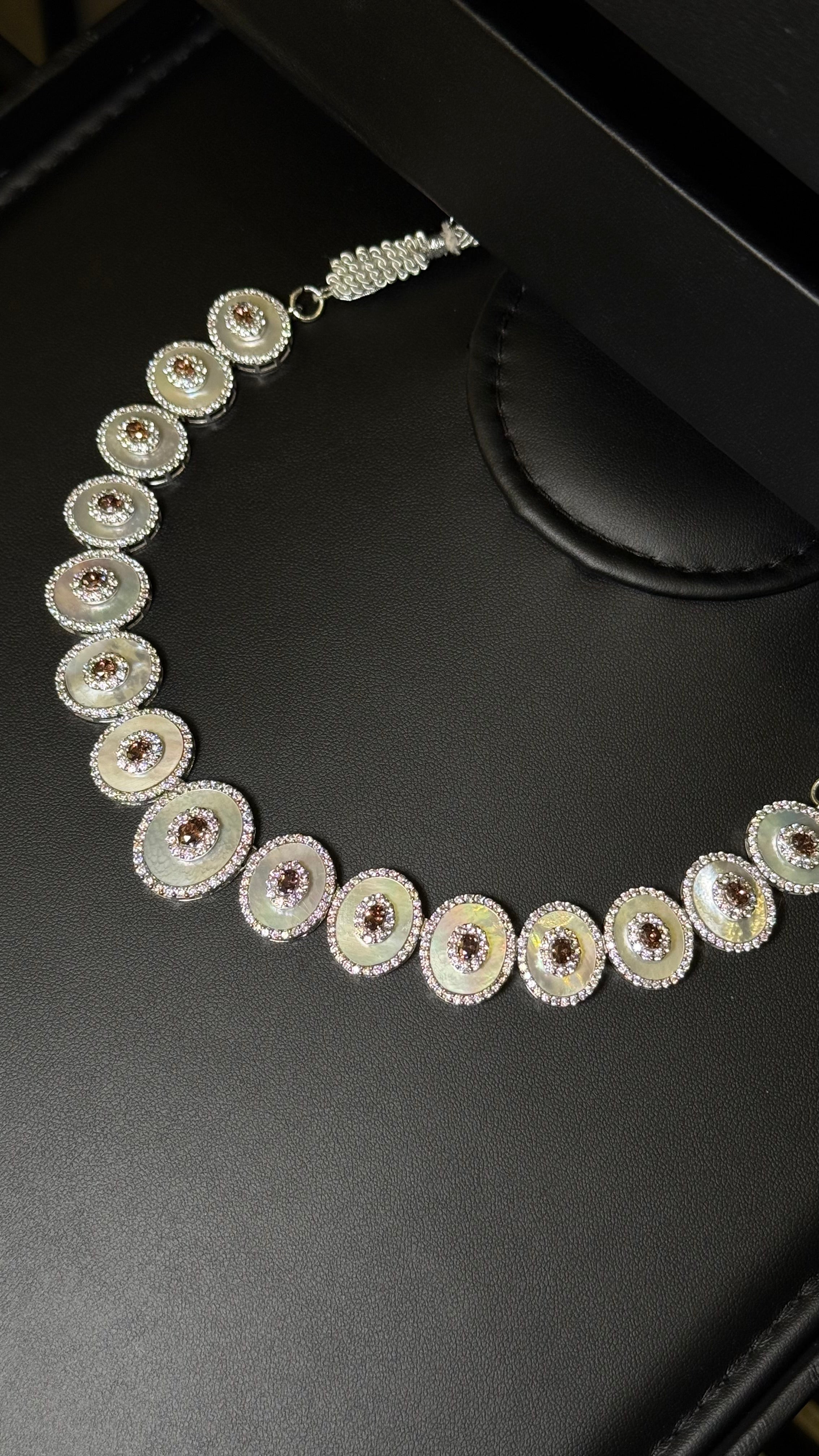 ALSAFA | WHITE & SILVER