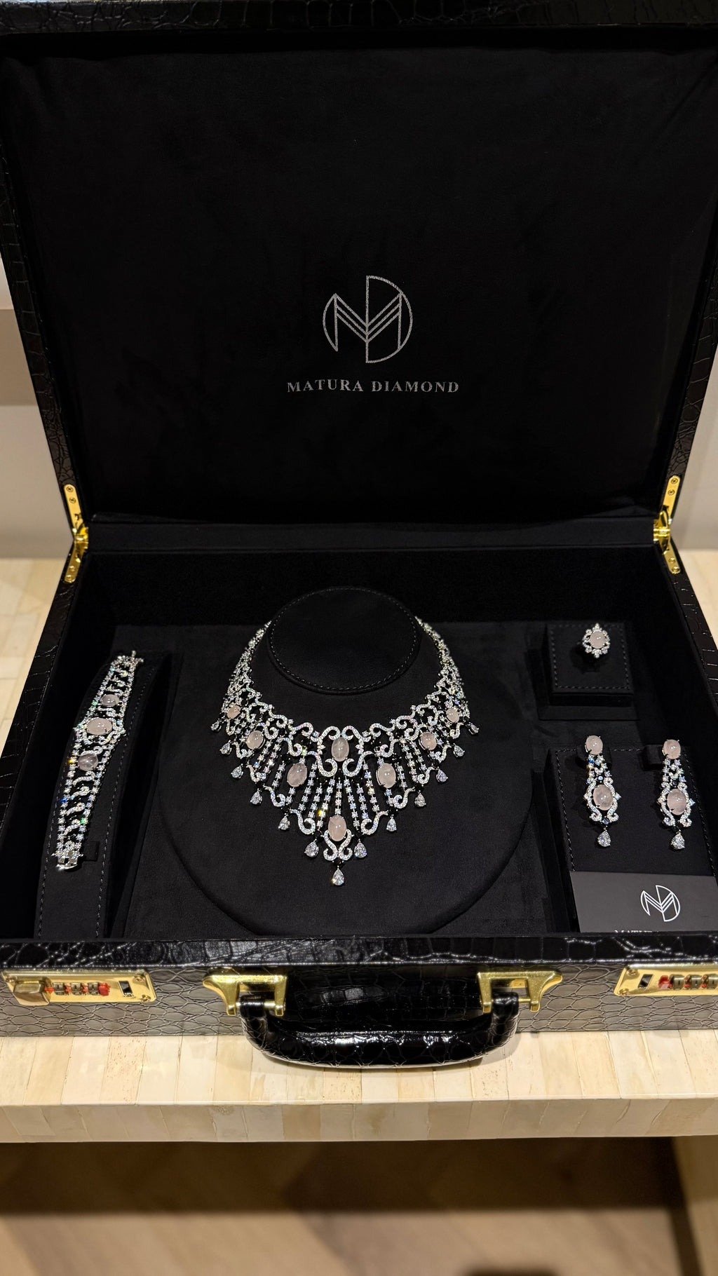 MAZYAD | ROZE QUARTZ & BLACK & PINK