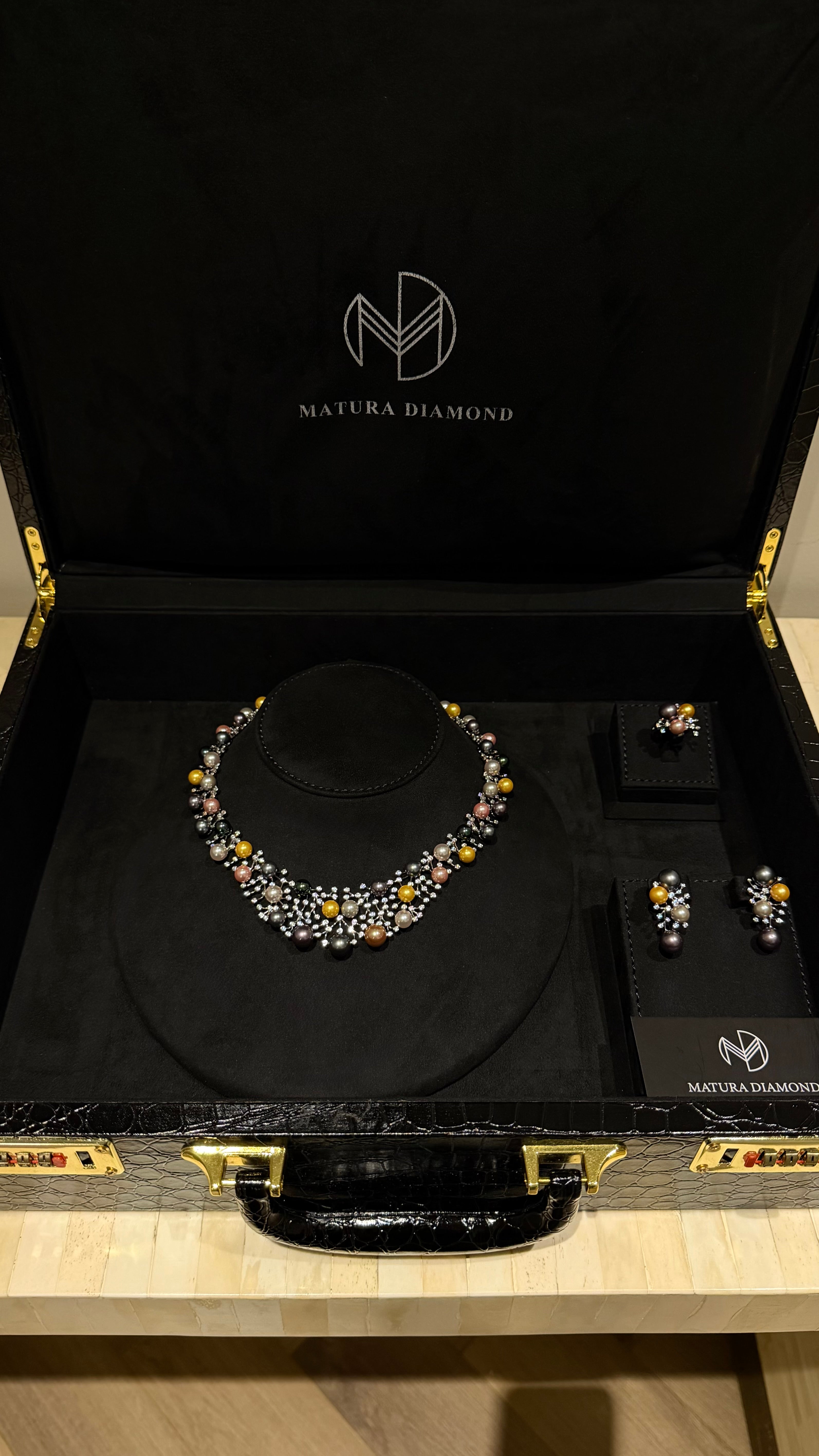 PEARLS-015 | GOLDEN & GREY