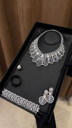 SHIAB ALASHKHAR | MO PEARL & WHITE