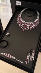 ALMARR | PEARLS & RED