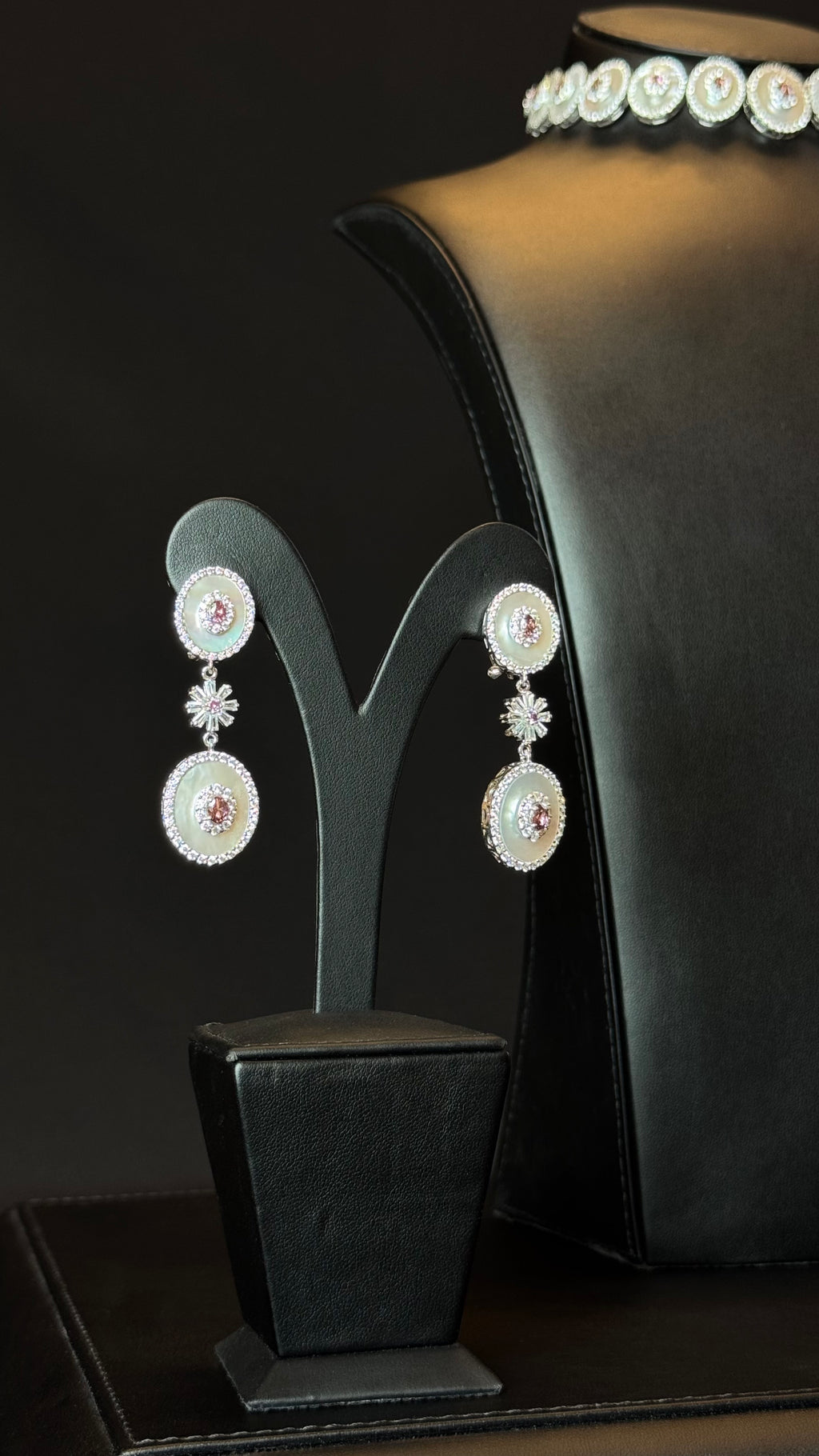 ALSAFA | WHITE & SILVER