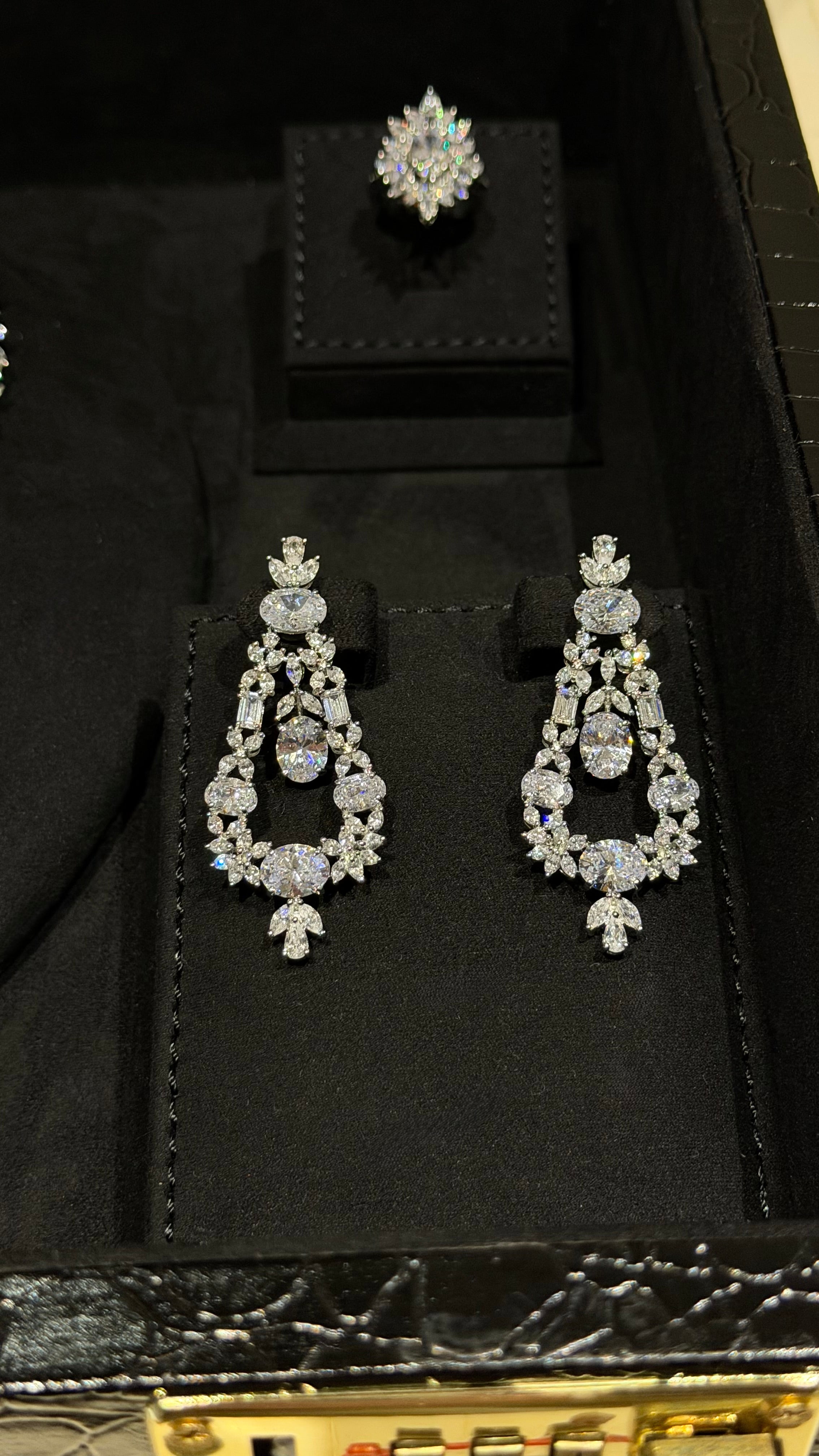 HATTA | WHITE & LINES