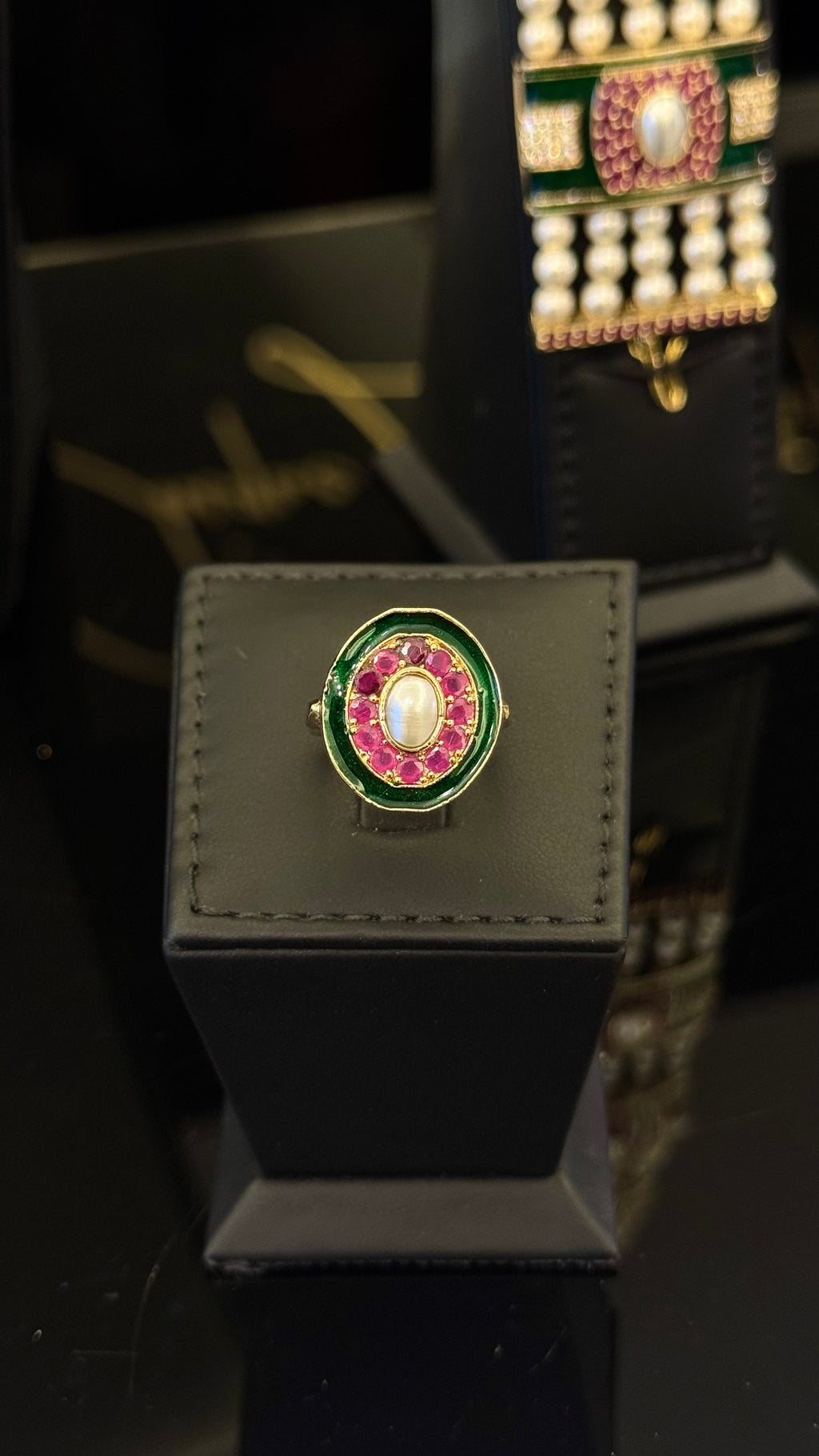 NO.037 | RED & GREEN