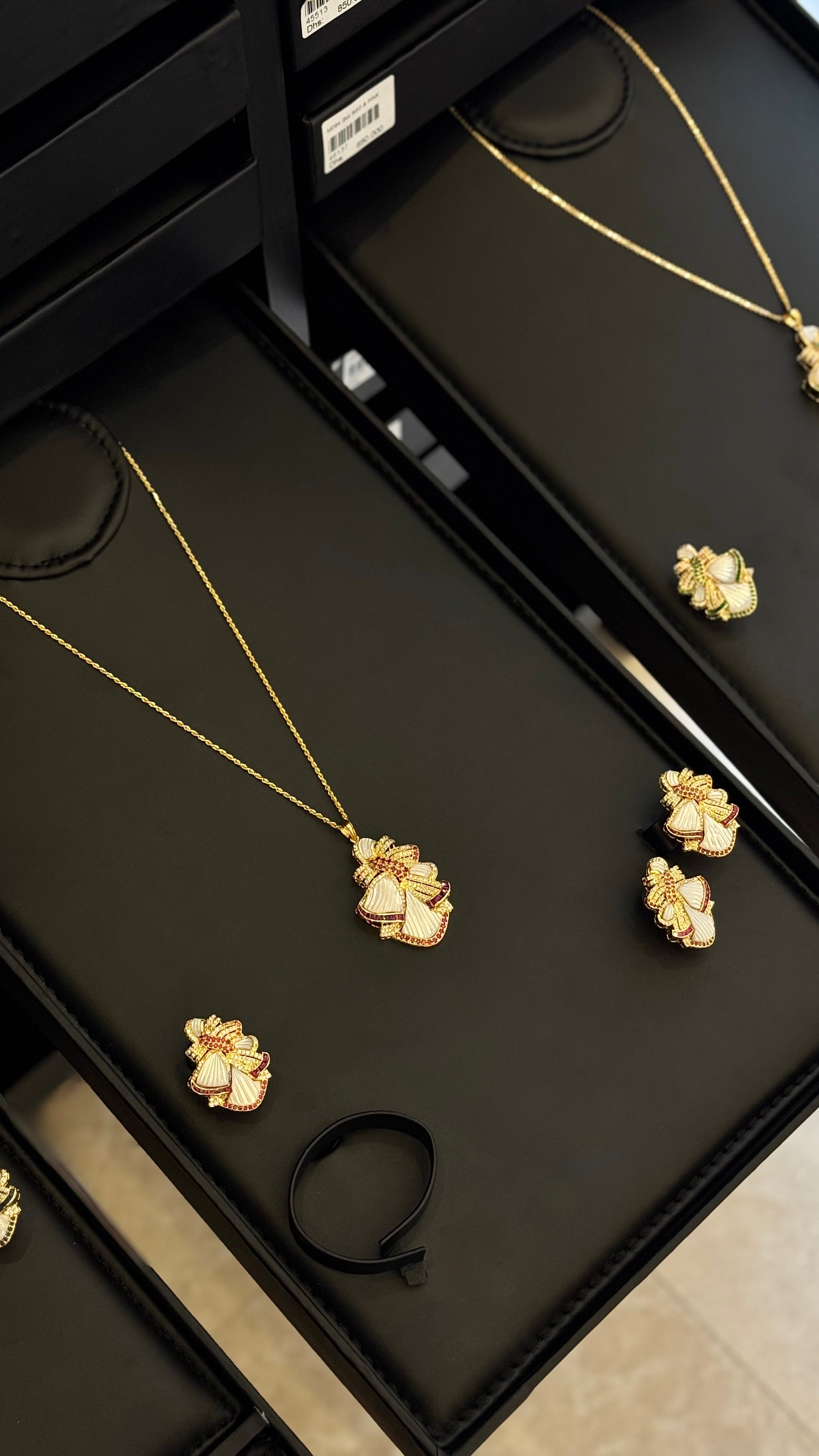 VINTAGE NO.3 | SILVER & RED