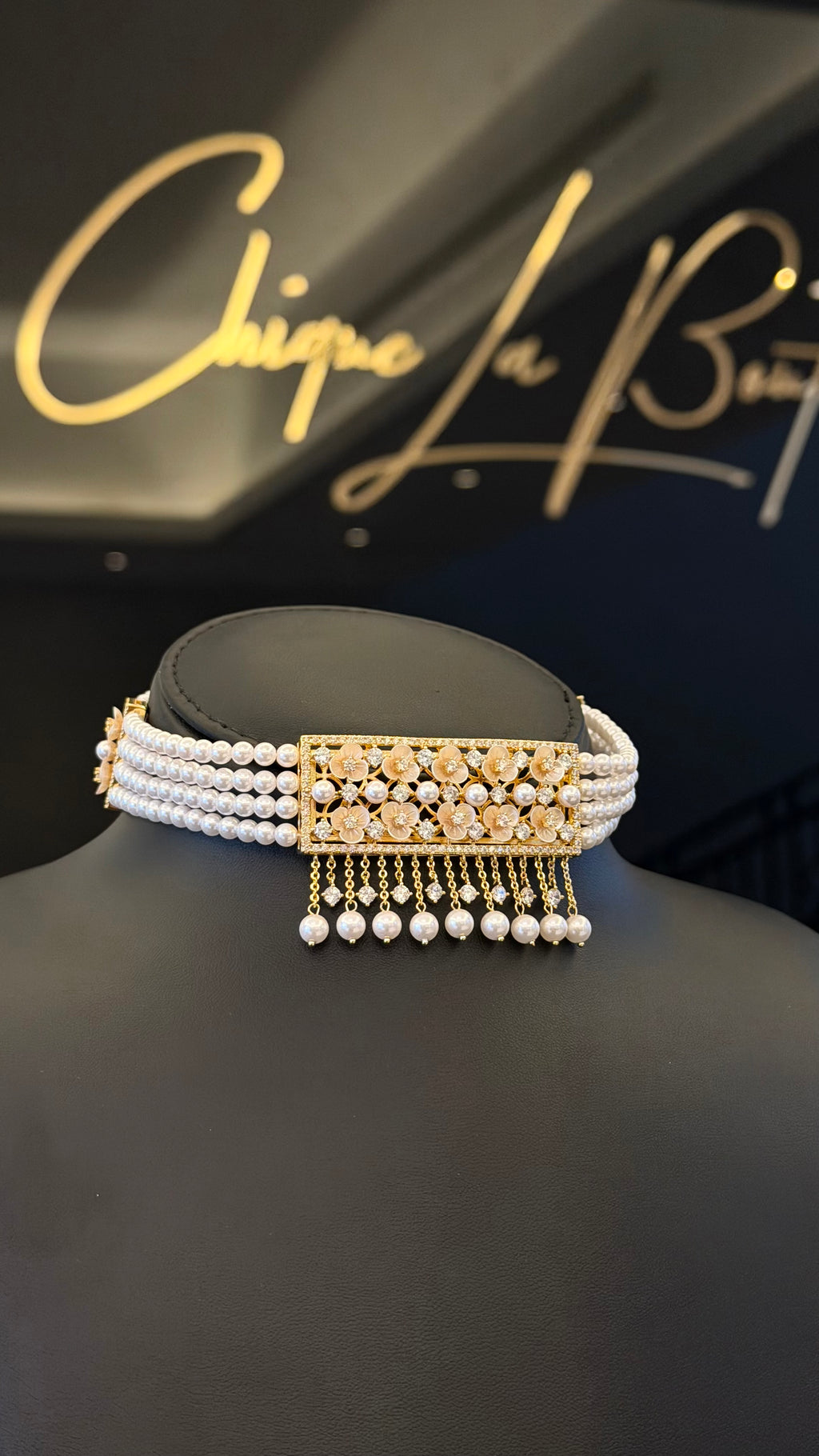 PEARLS-012 | CHOKER & FLOWERS