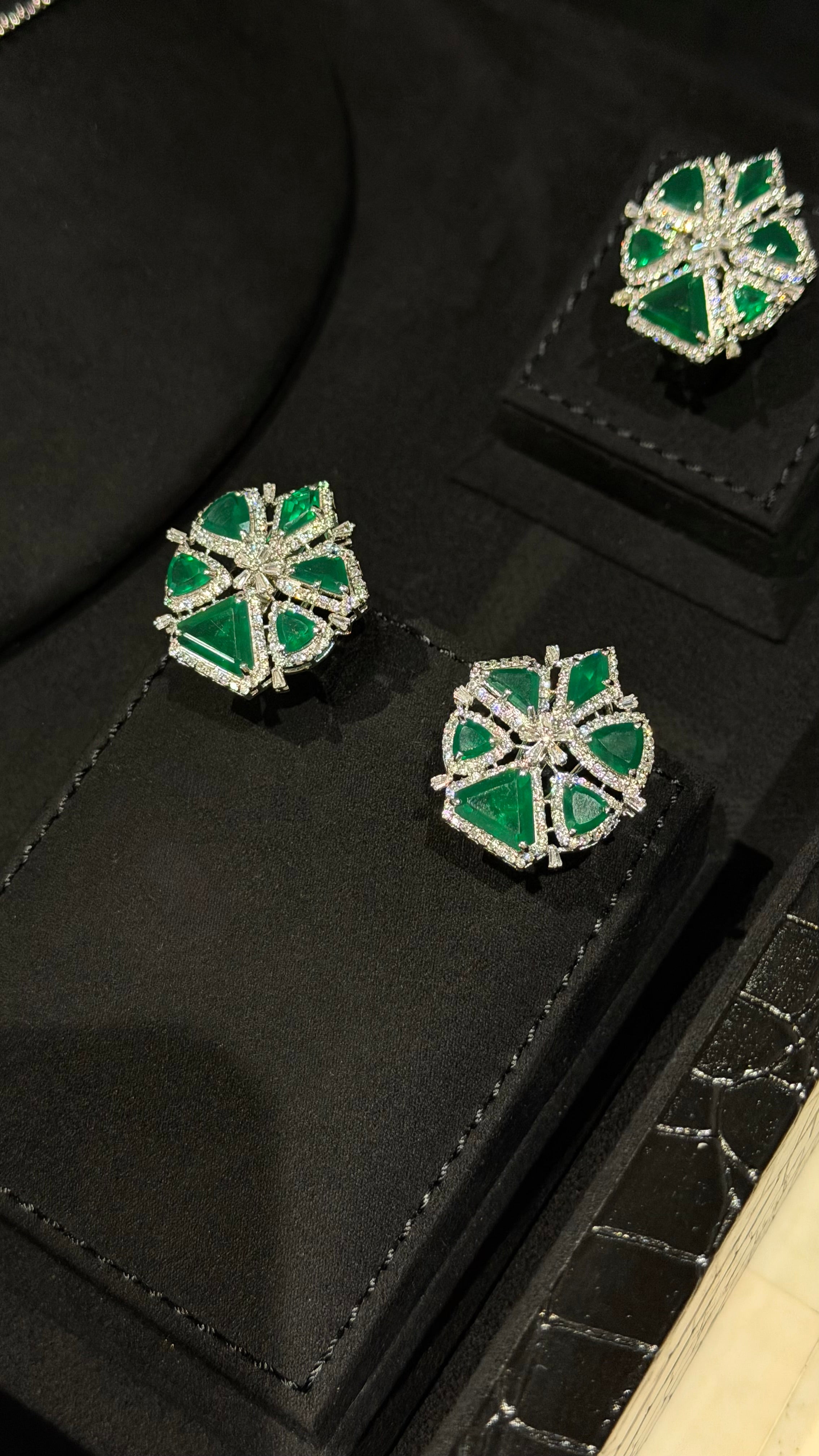 ALMUBAZARA | SILVER & GREEN