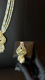 MZON | PEARLS & GREEN