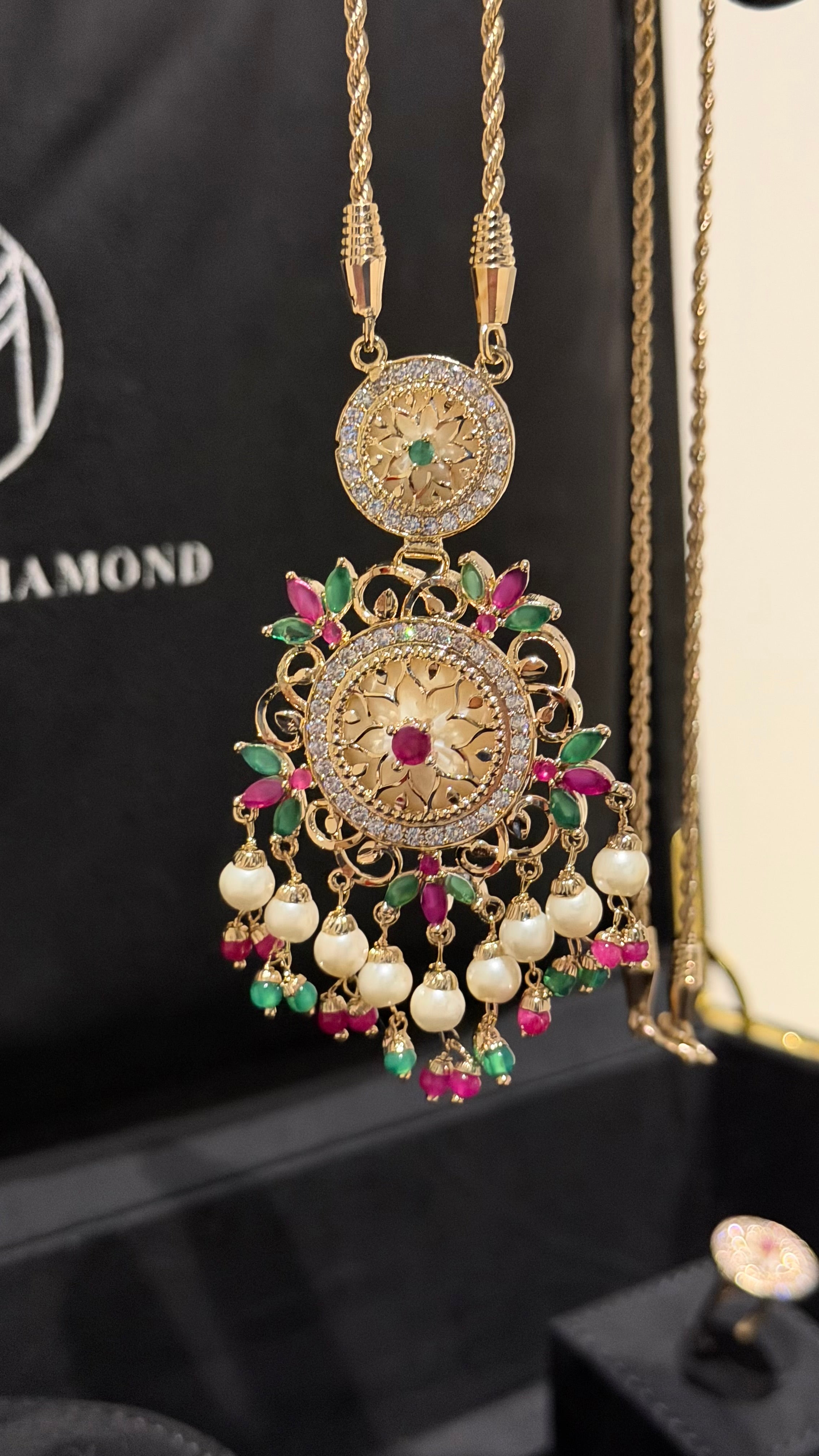 NO.054 | RED & GREEN