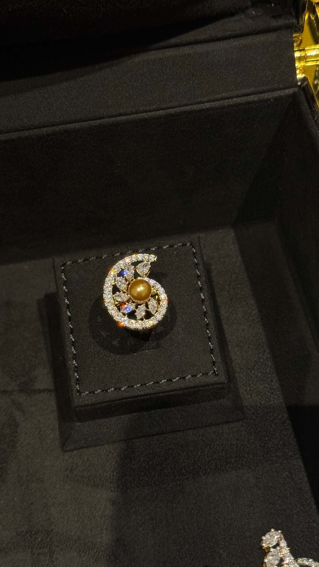 042 | SILVER & PEARLS