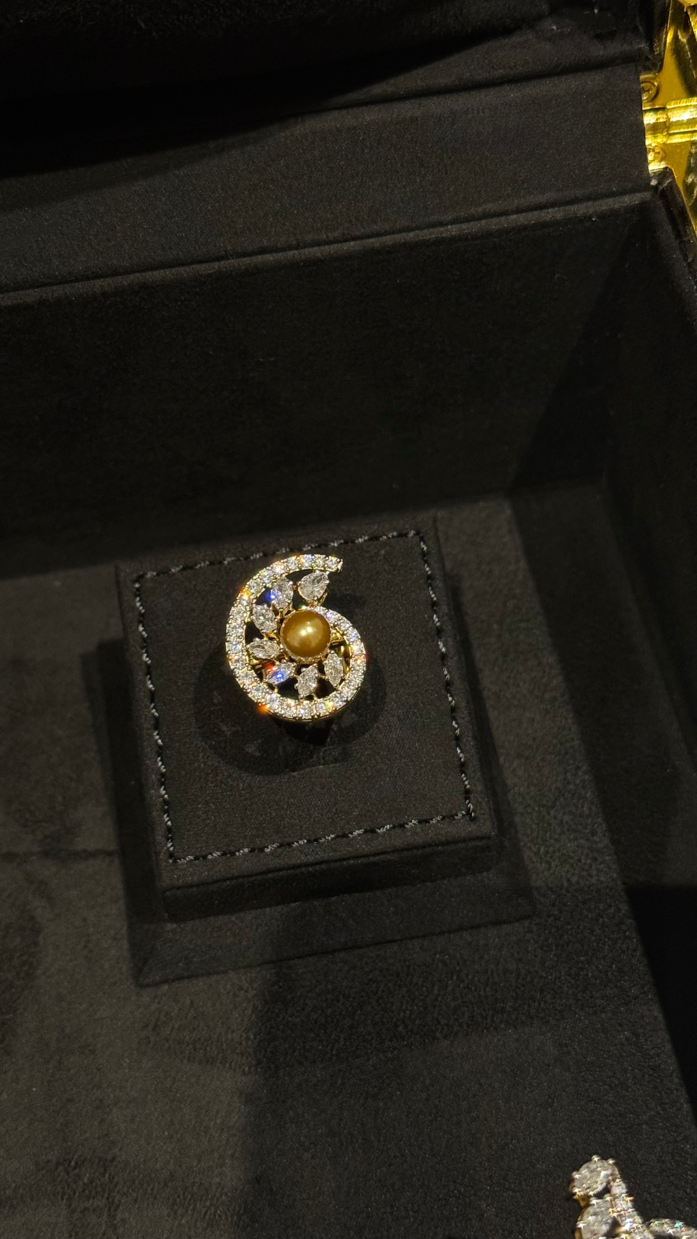 042 | SILVER & PEARLS