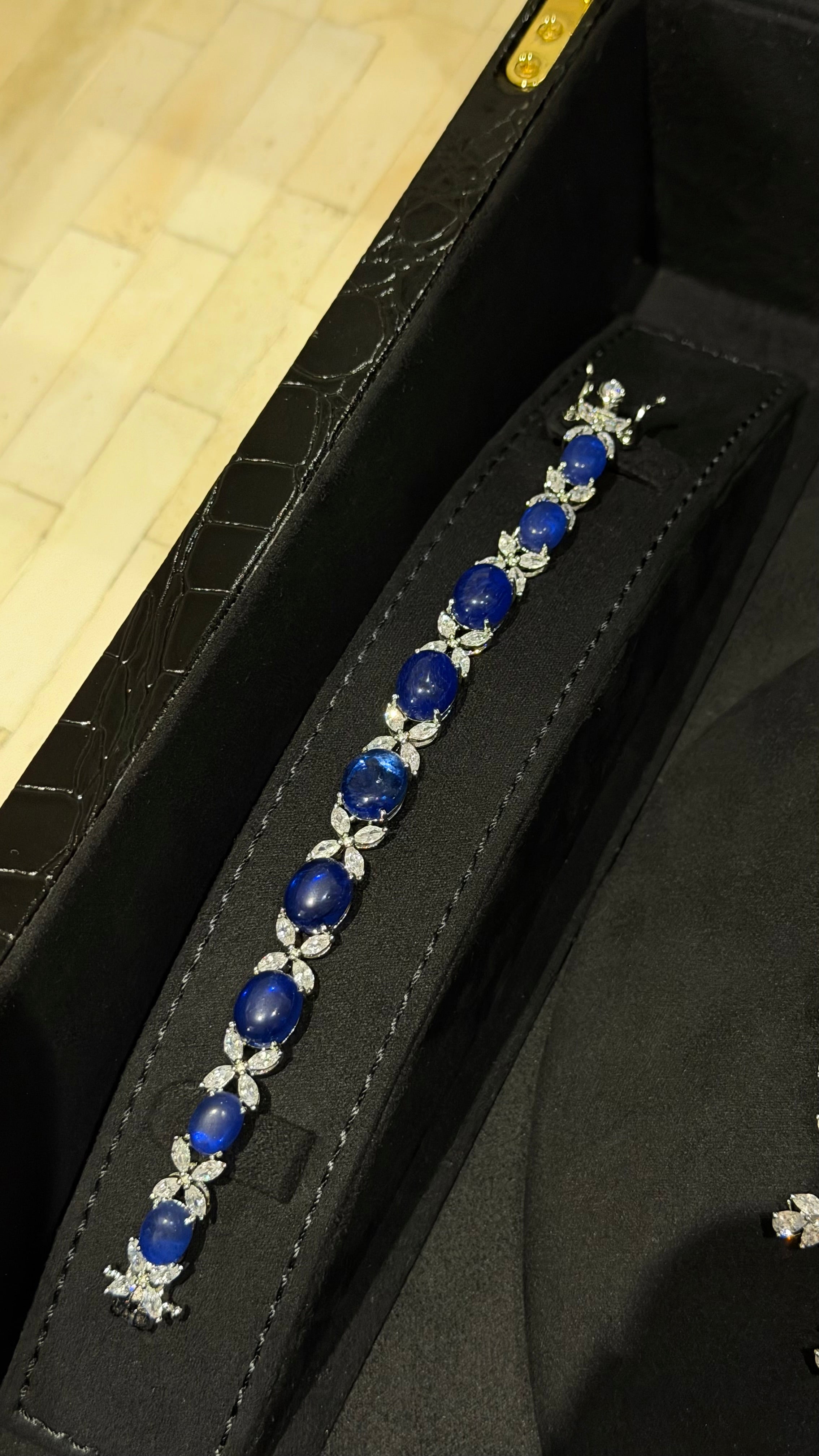 HATTA | BLUE & LINES