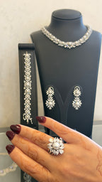 CHOKER WRD | PEARLS