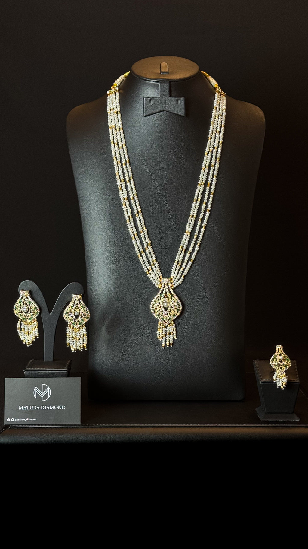 MZON | PEARLS & GREEN