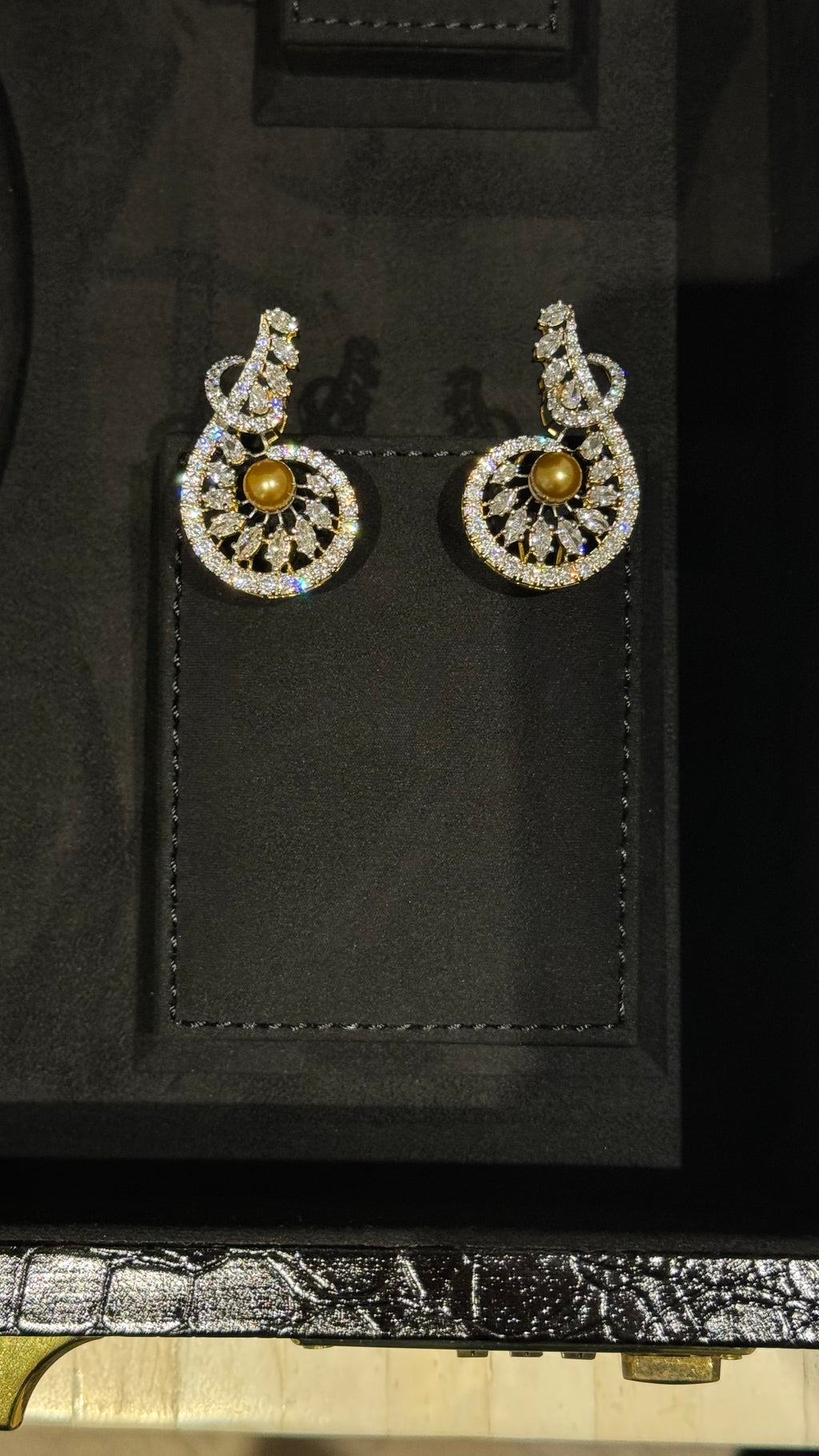 042 | SILVER & PEARLS