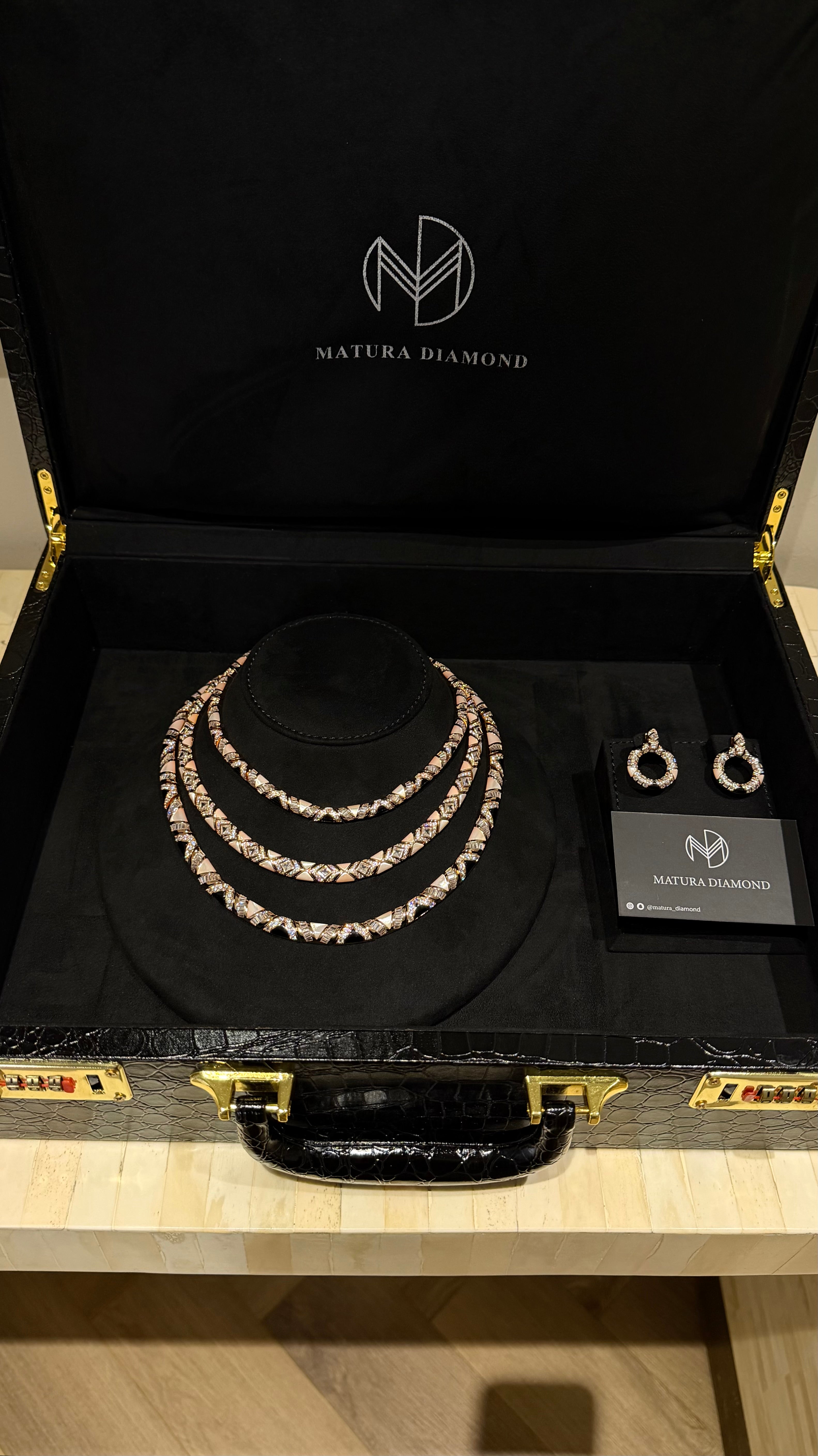 ALFAYA | WHITE & BLACK & R.GOLDEN