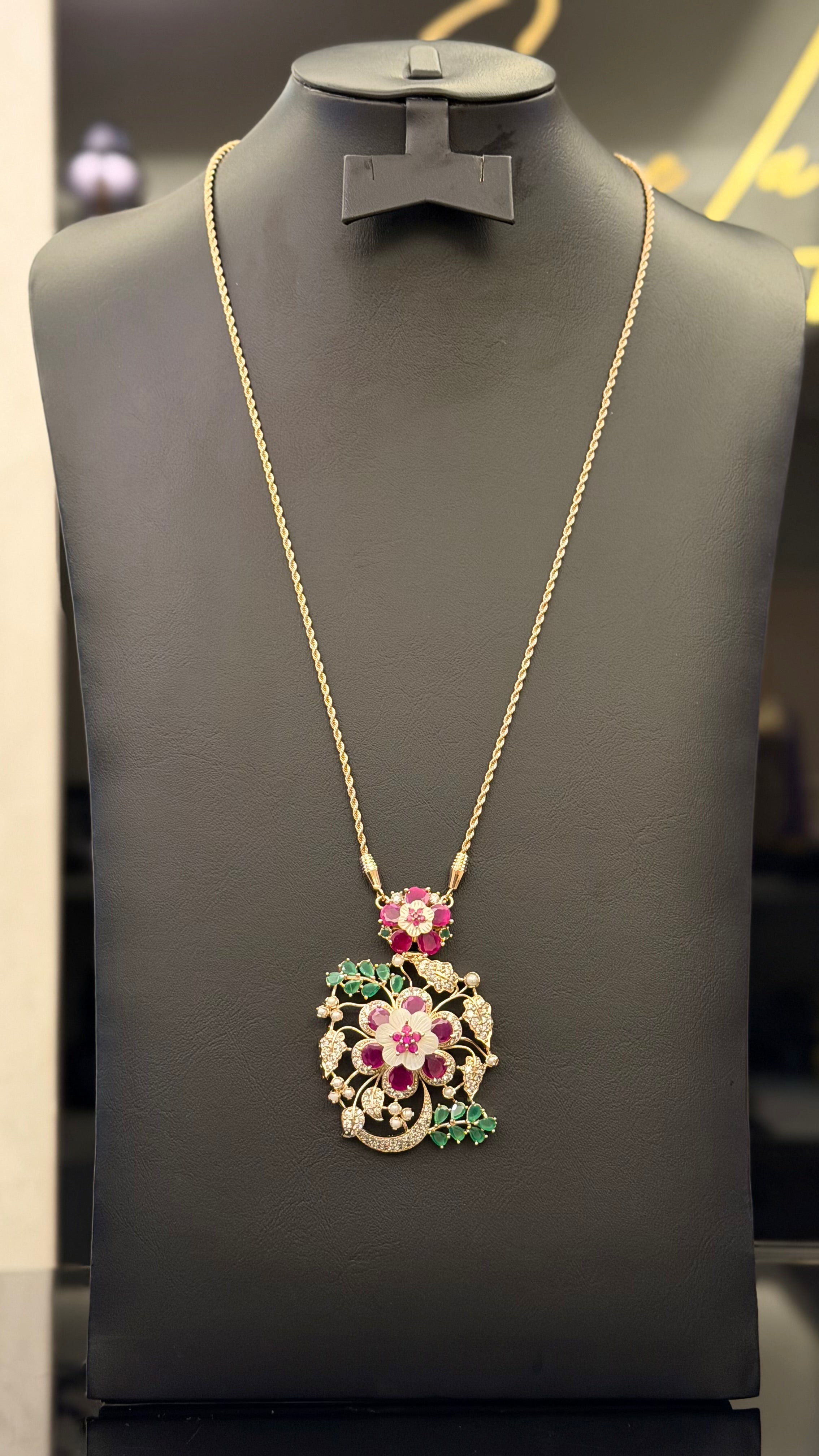 NO.041 | RED & GOLDEN