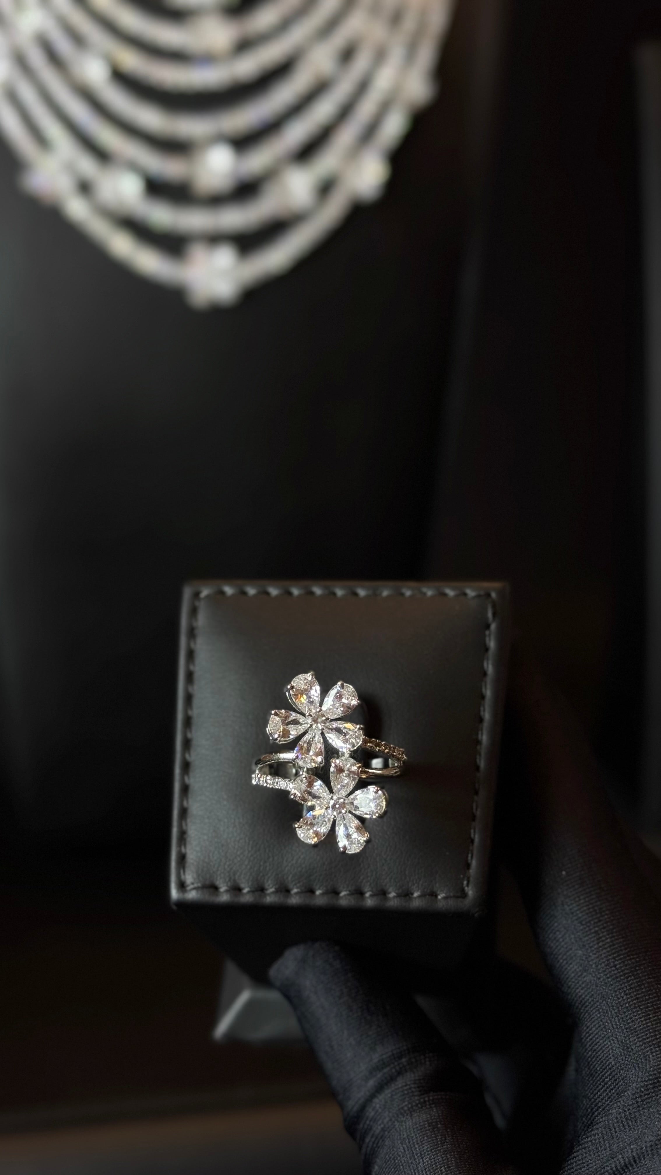 FLOWERS | LINES & WHITE