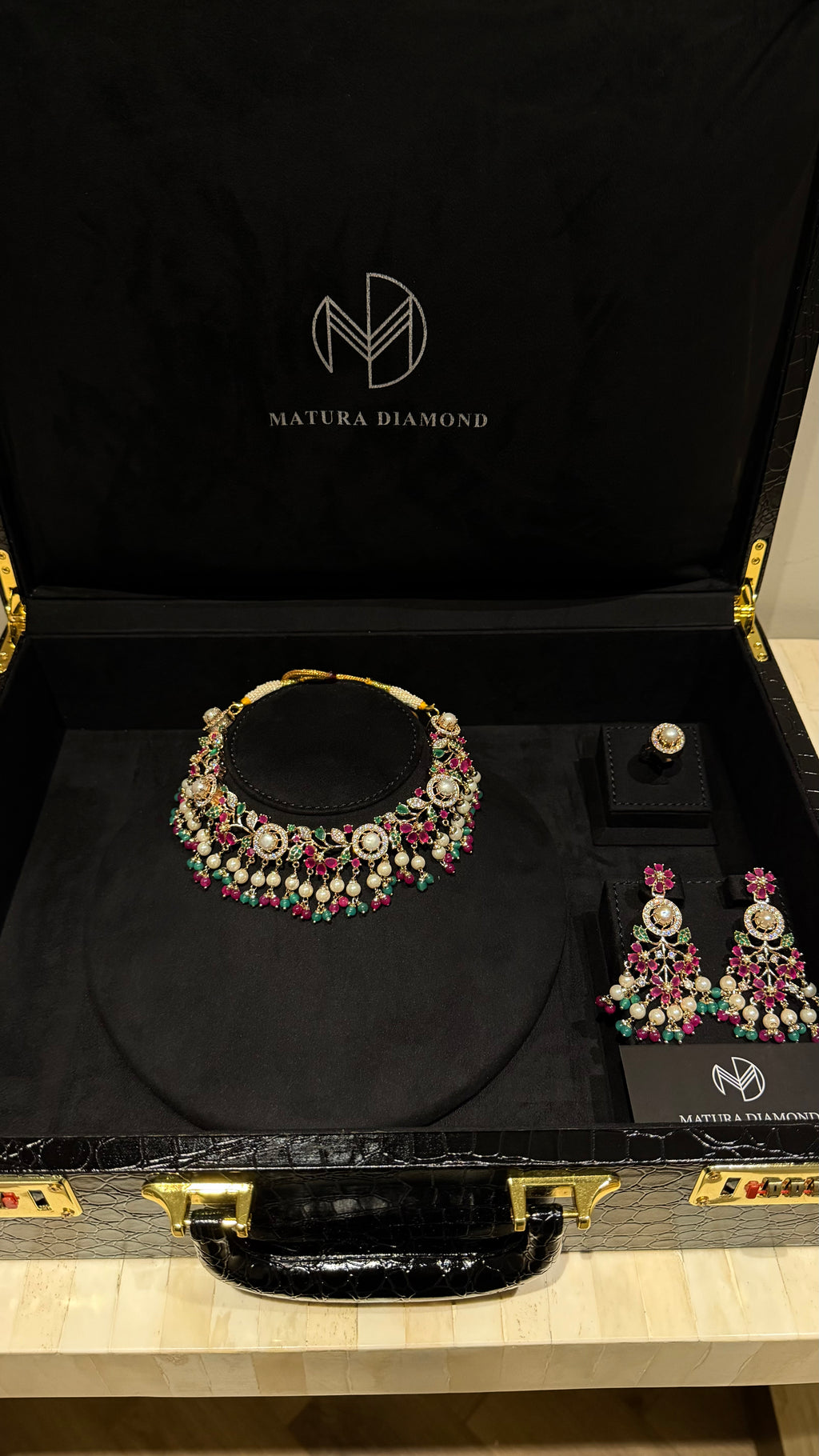 NO.042 | CHOKER & RED