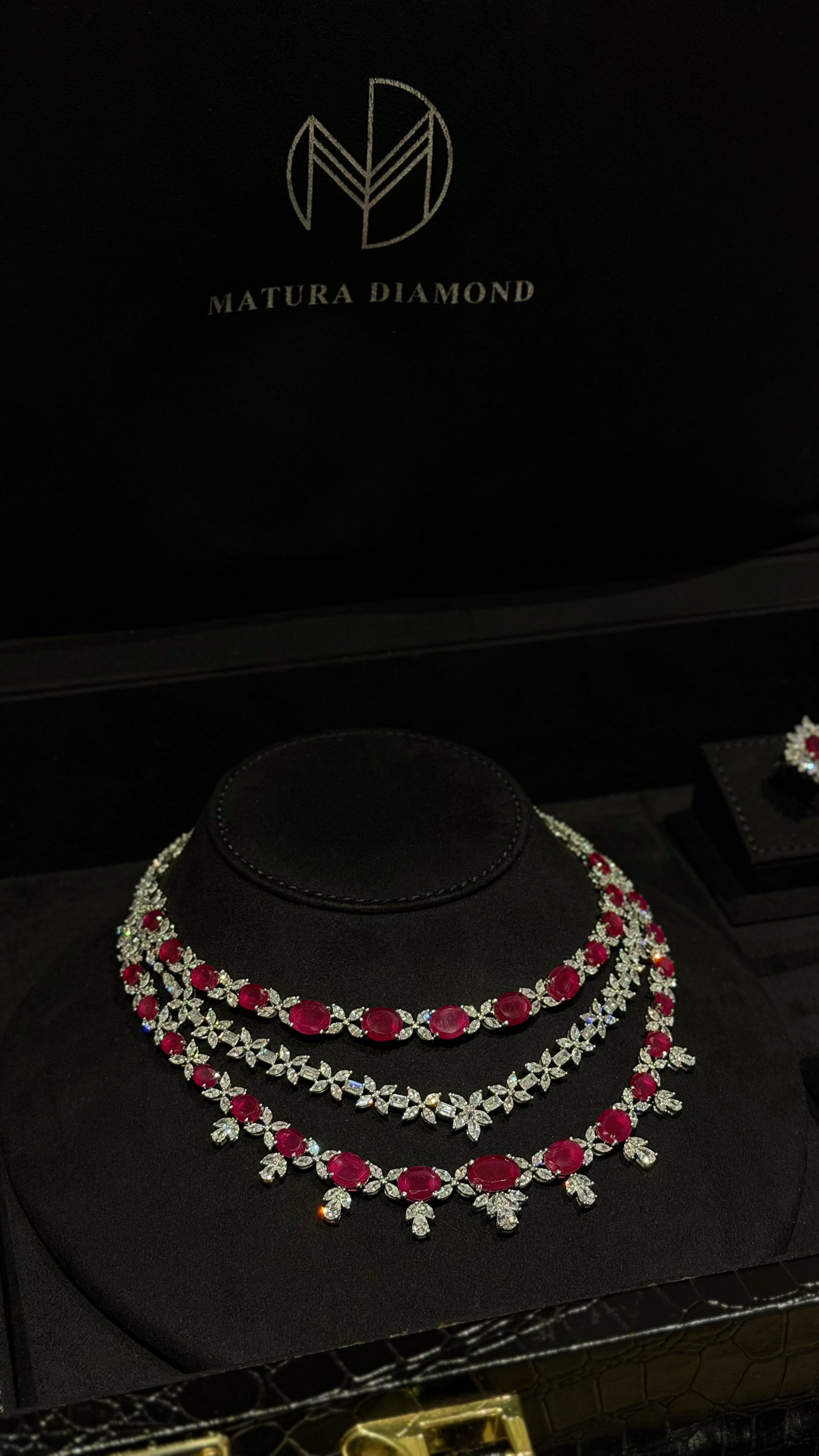 HATTA | RED & LINES