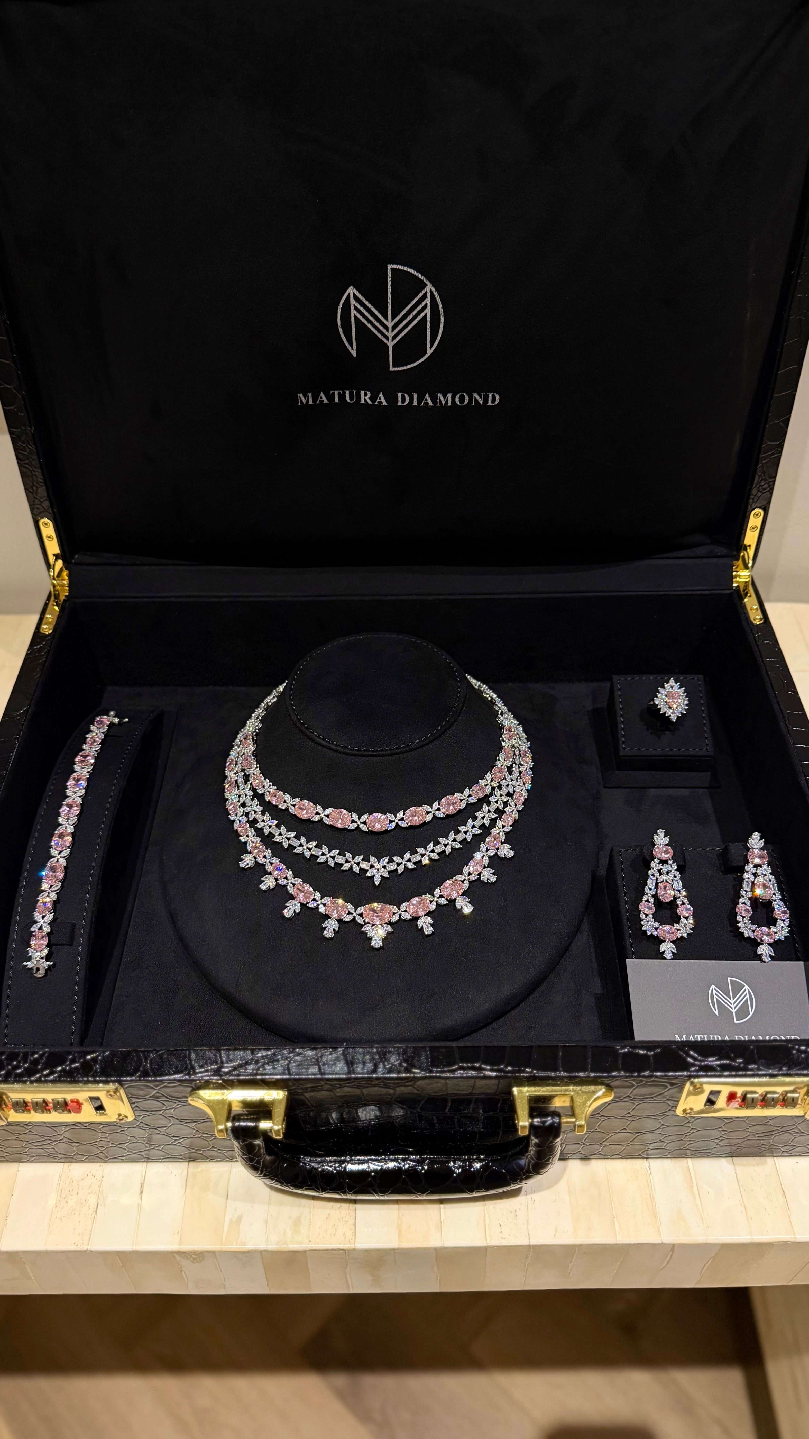 HATTA | PINK & LINES