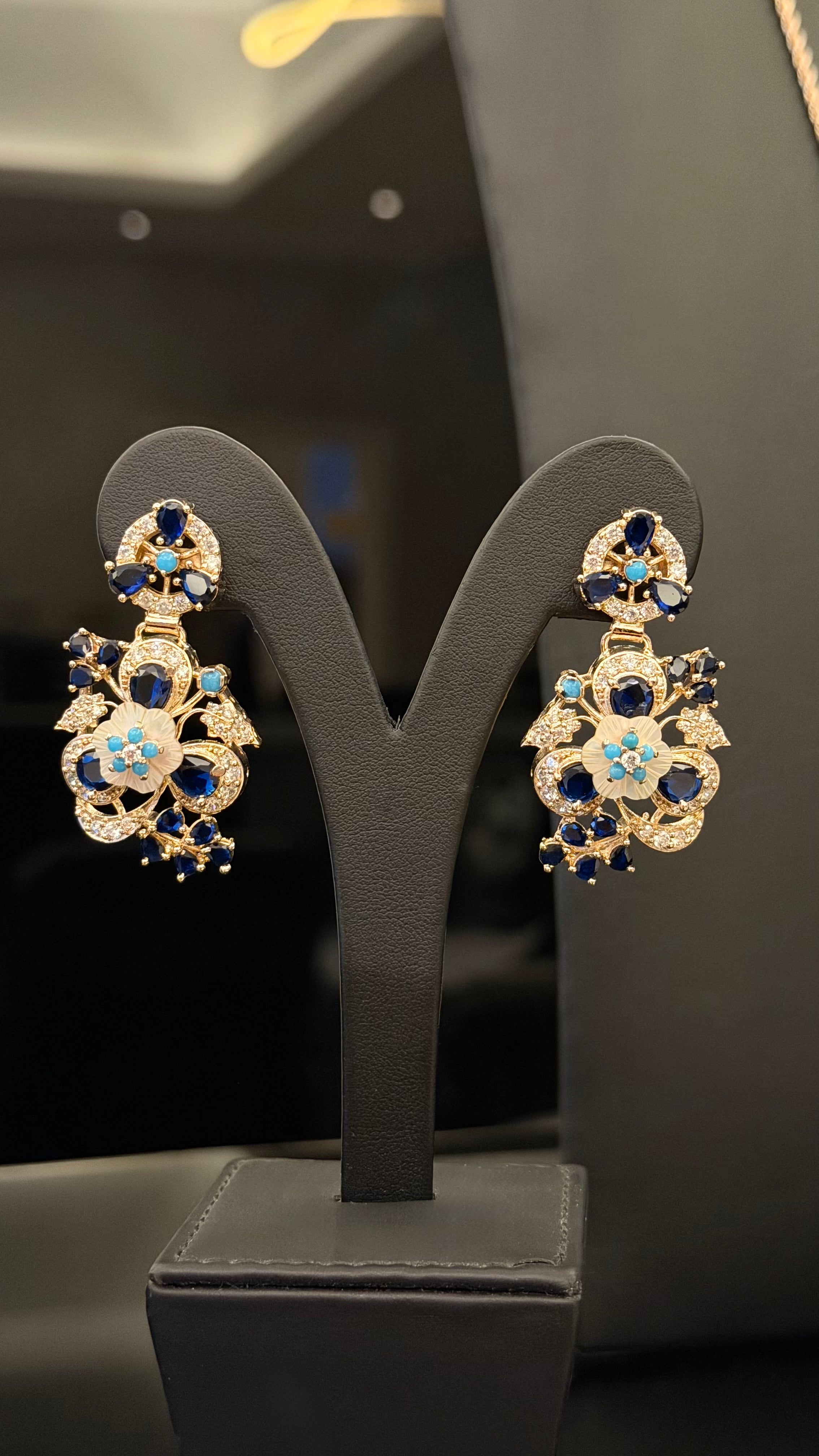 NO.041 | BLUE & GOLDEN