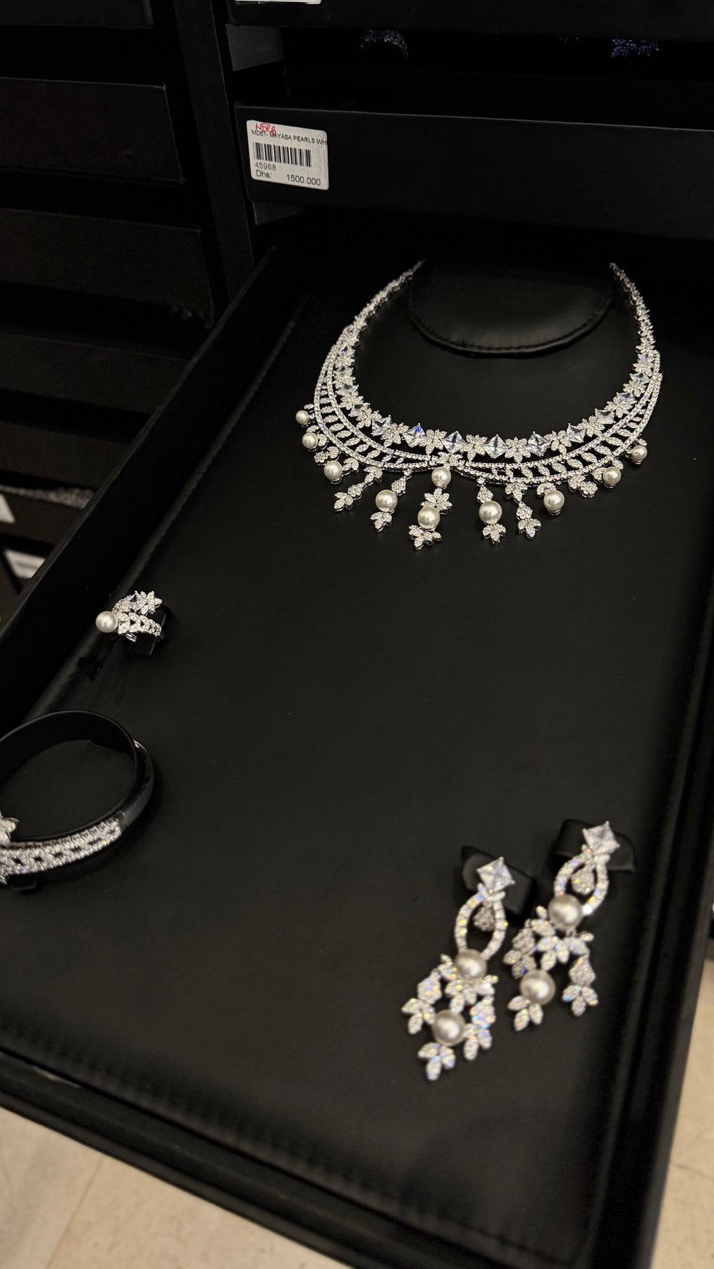 MAYASA | PEARLS & WHITE