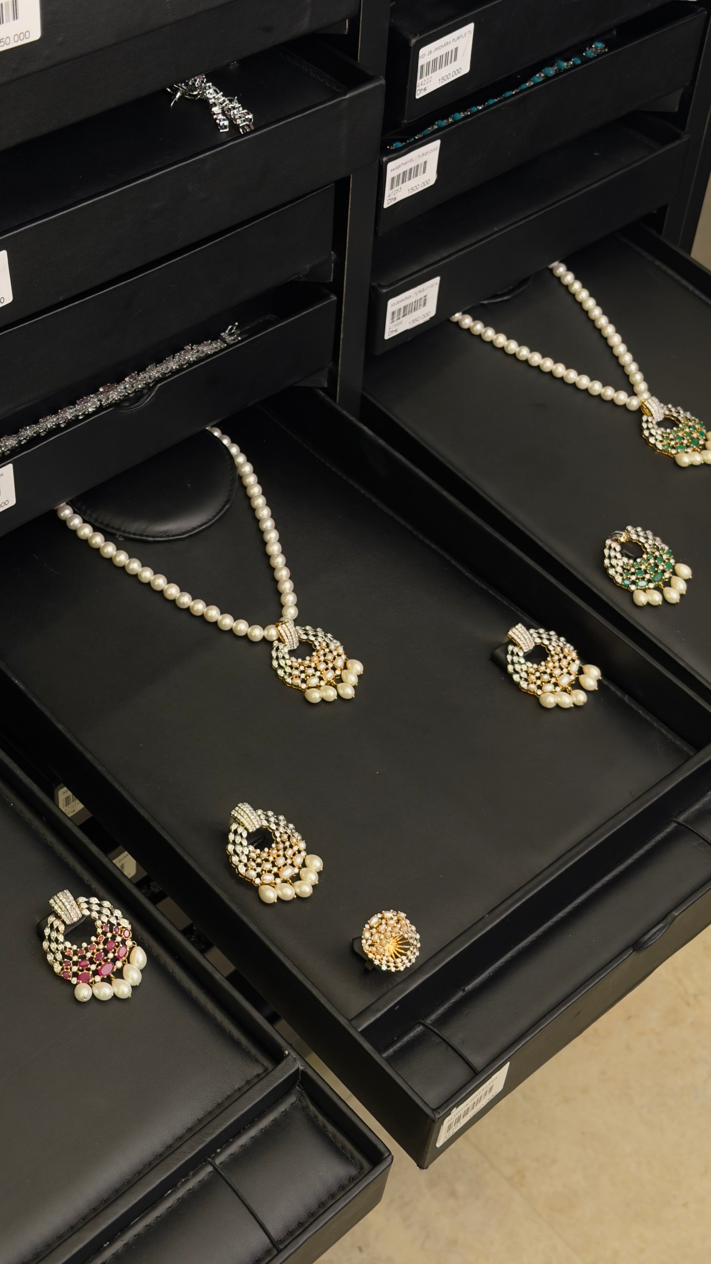 WHITE 003 | SILVER & GOLDEN