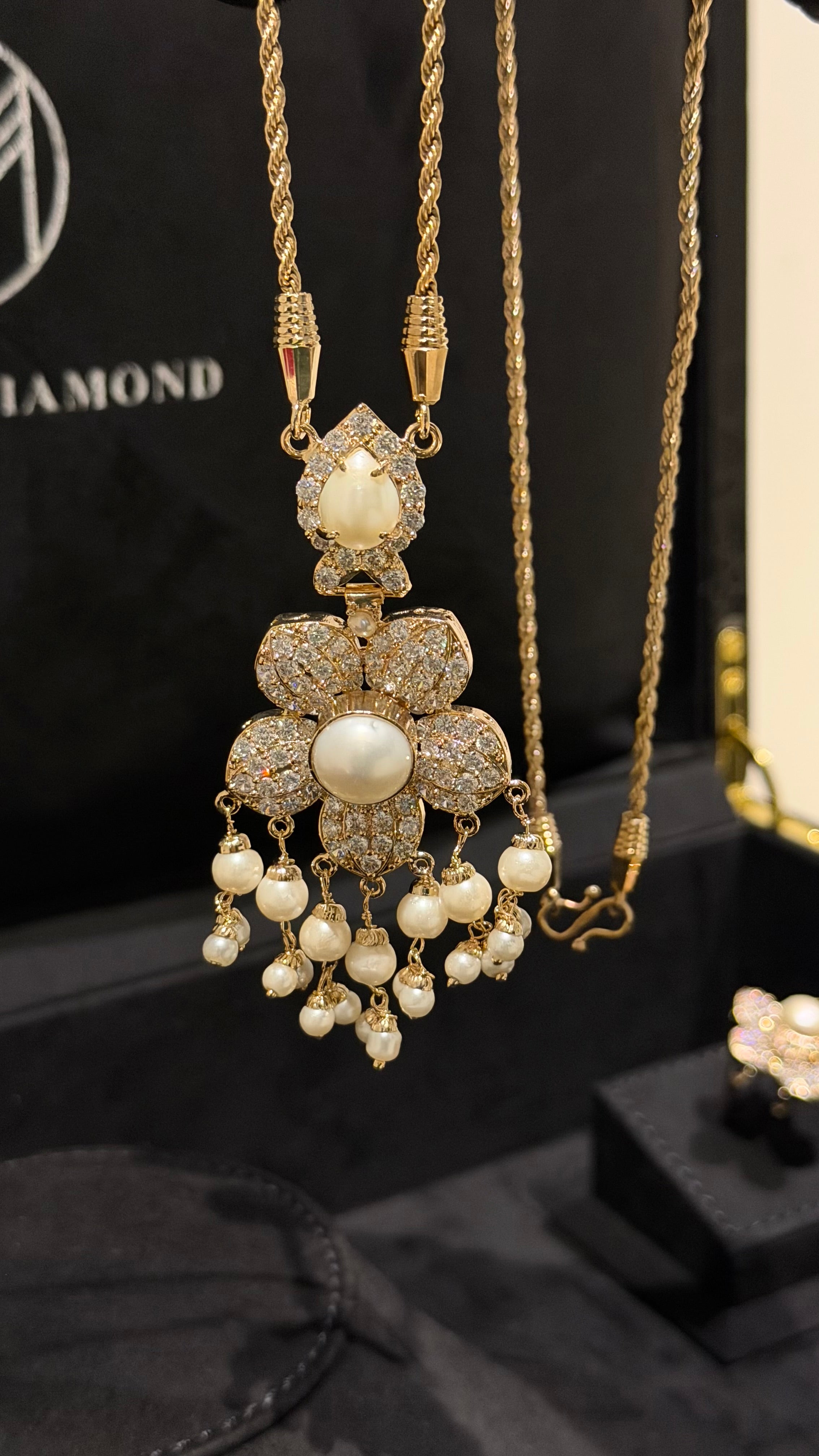 NO.045 | WHITE & FLOWERS