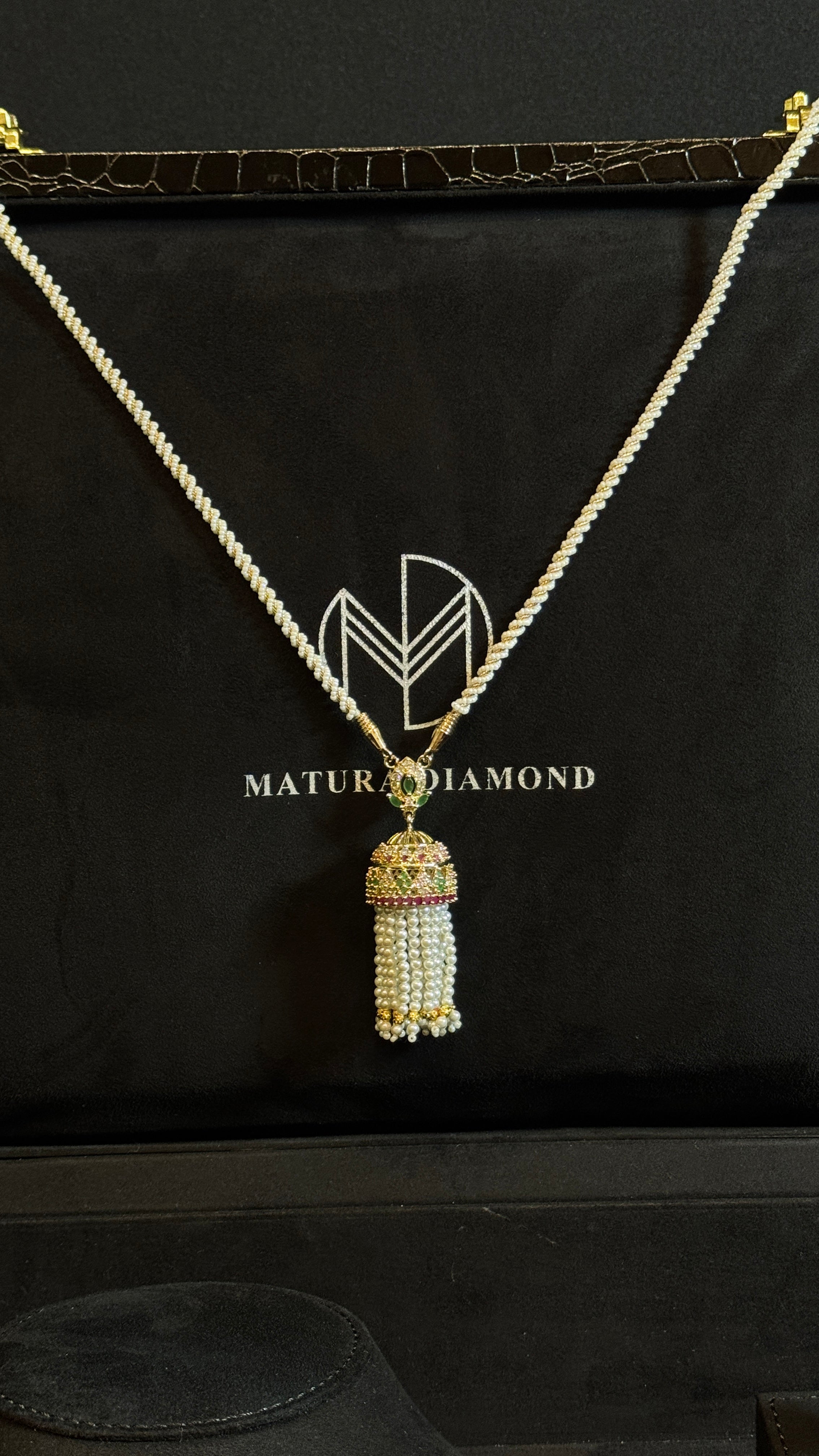 NO.056 | GREEN & RED