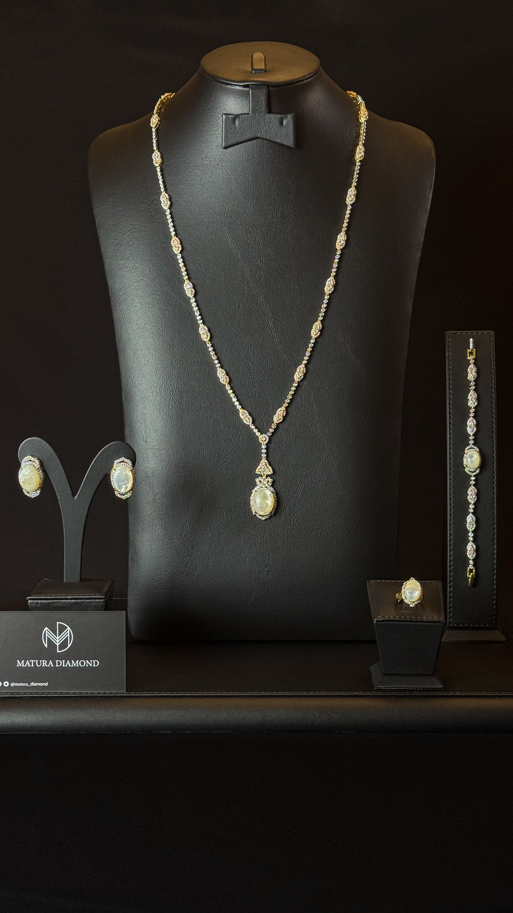 GHAZEL | MO PEARL & WHITE