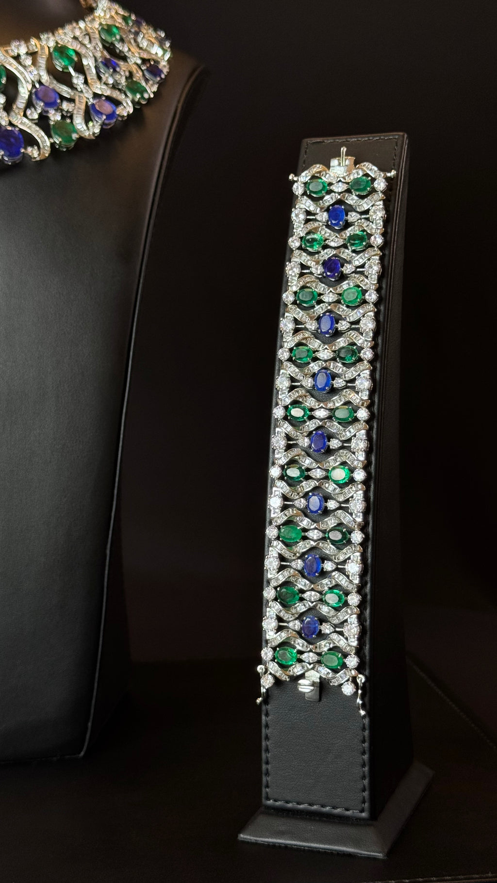 MUWAFJAH | BLUE & GREEN