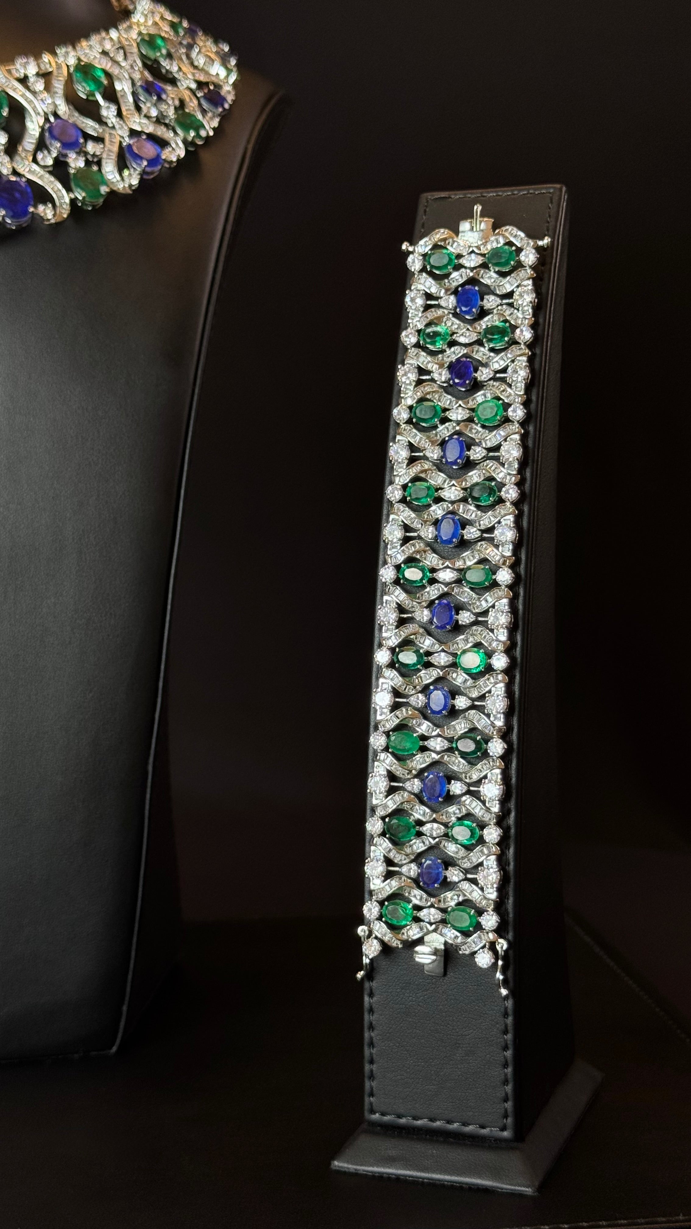 MUWAFJAH | BLUE & GREEN