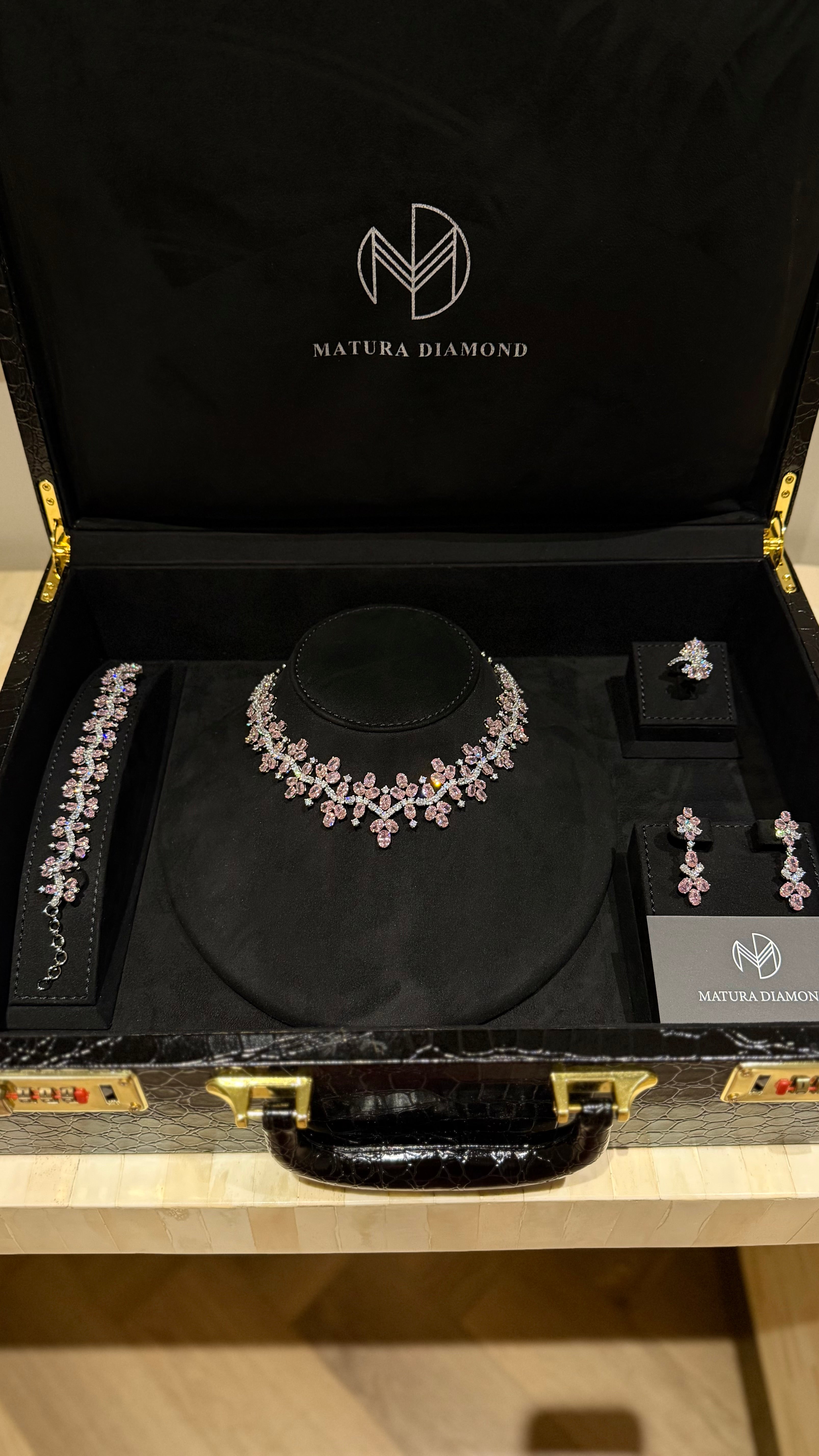 NAJWA | PINK