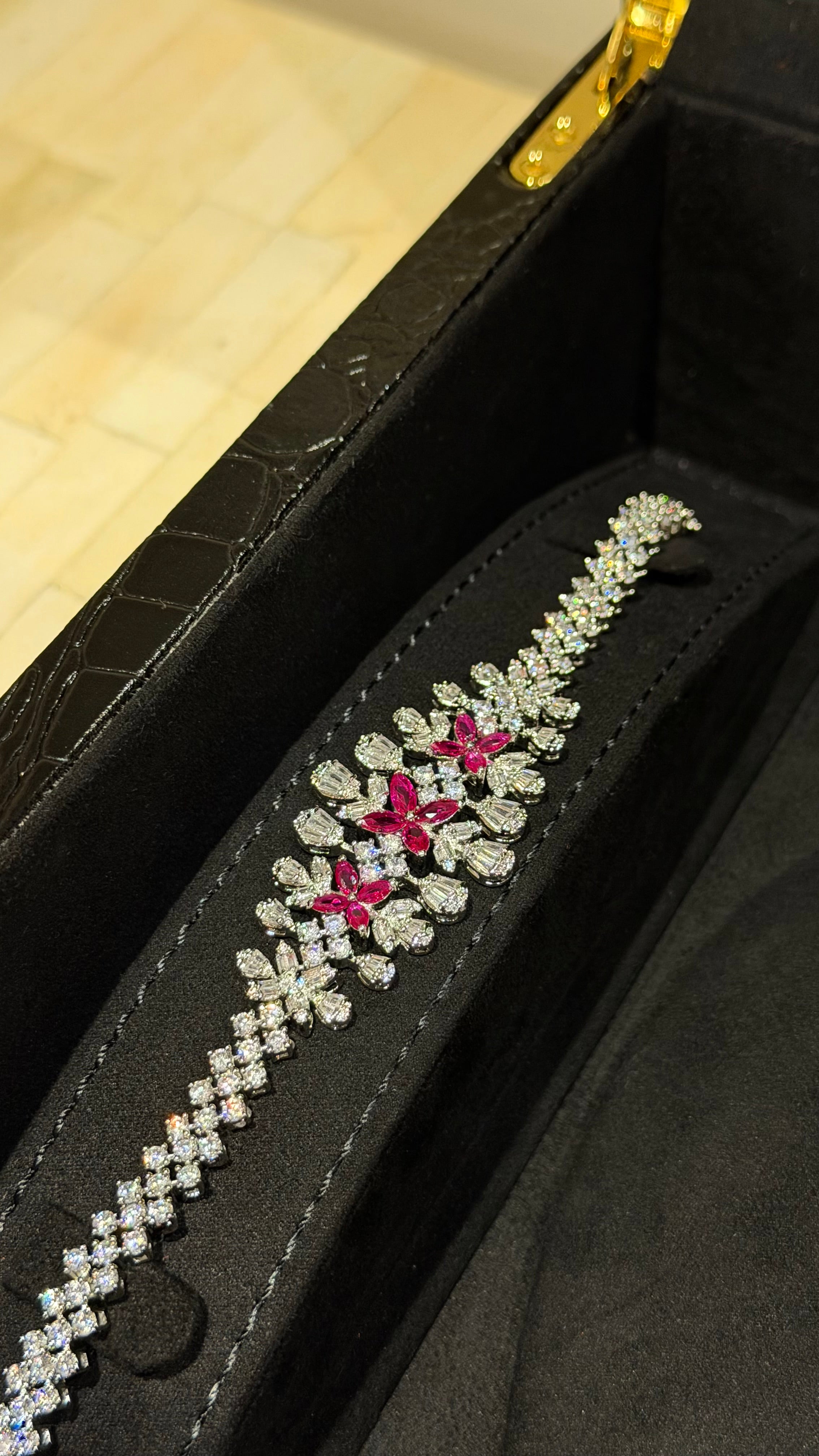 MUHAISNA | RED