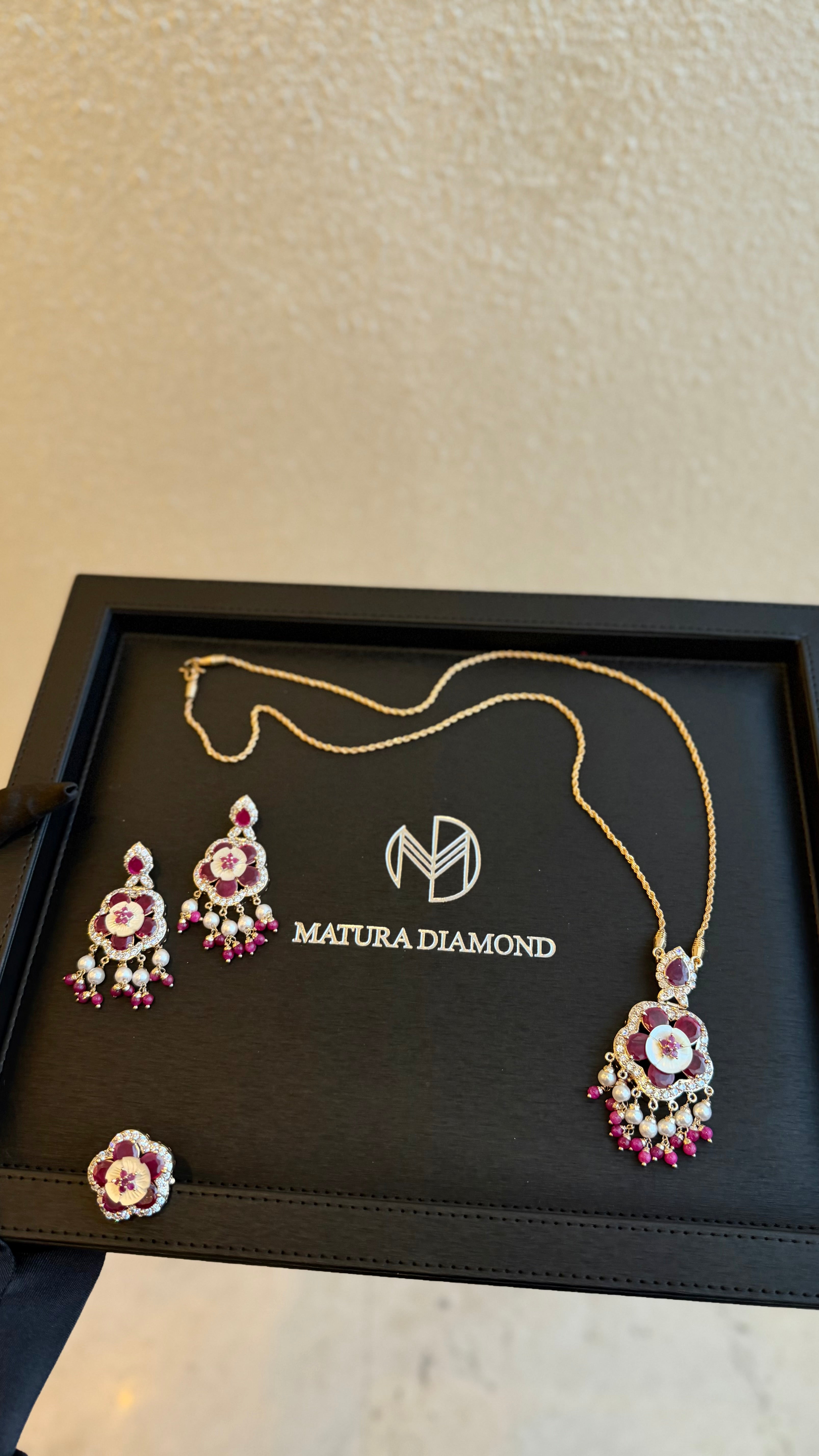 NO.050 | RED & FLOWERS & CHAIN