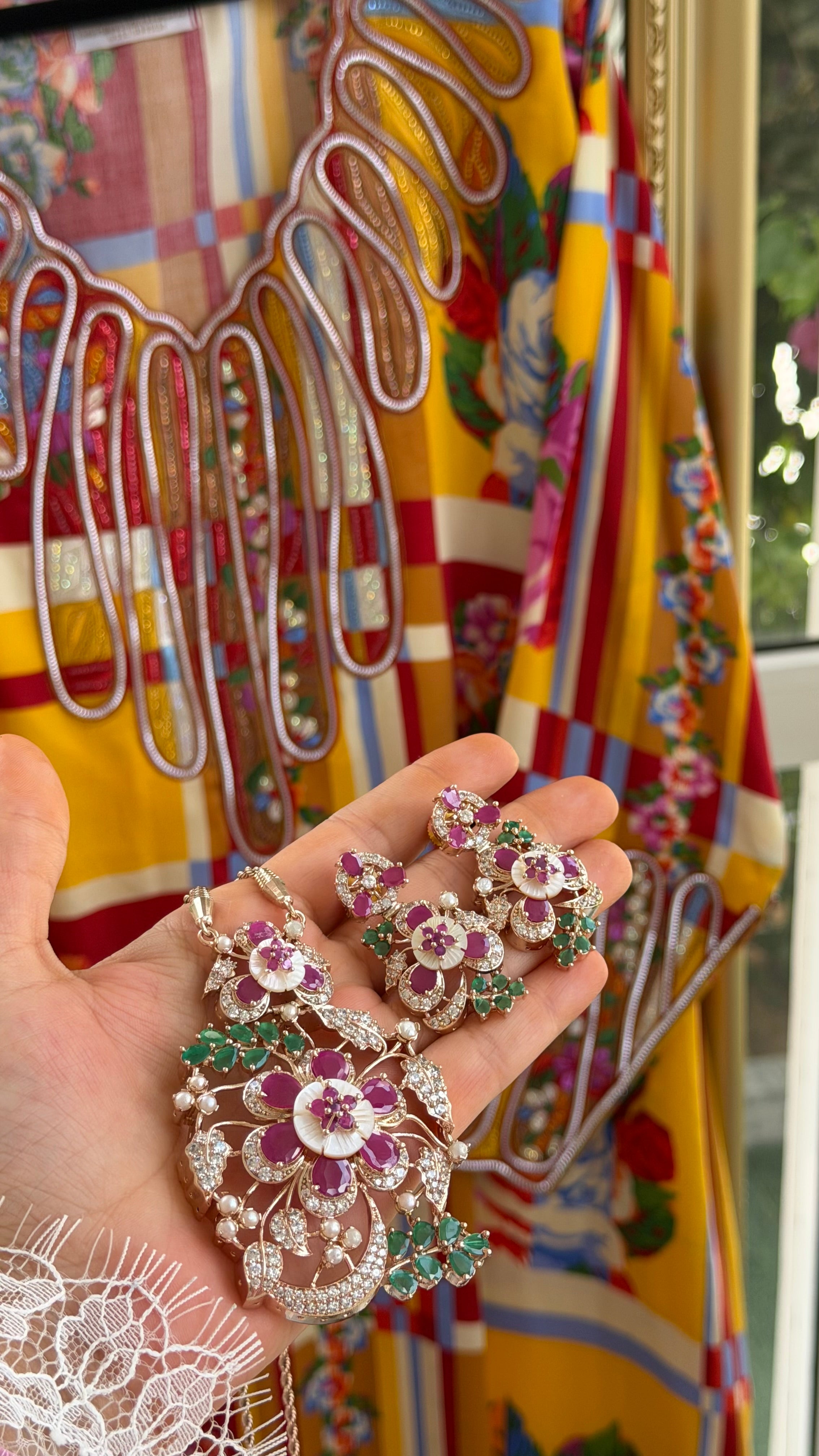 NO.041 | RED & GOLDEN