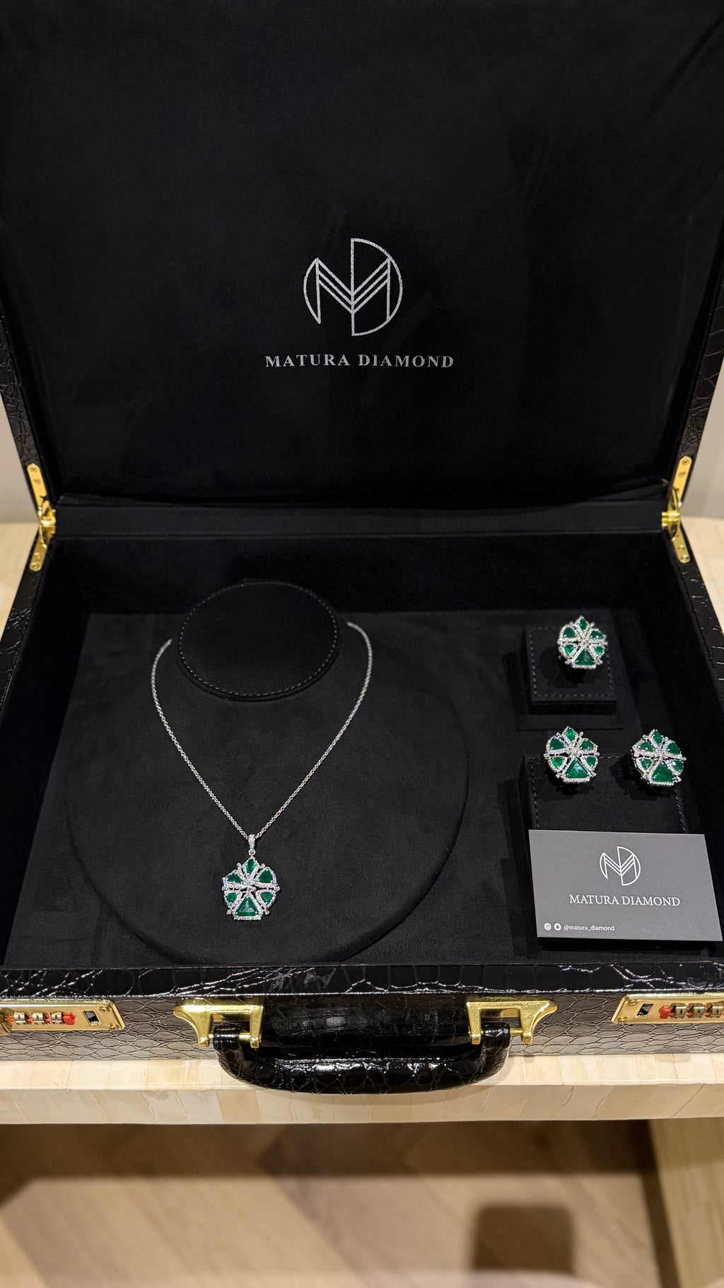 ALMUBAZARA | SILVER & GREEN