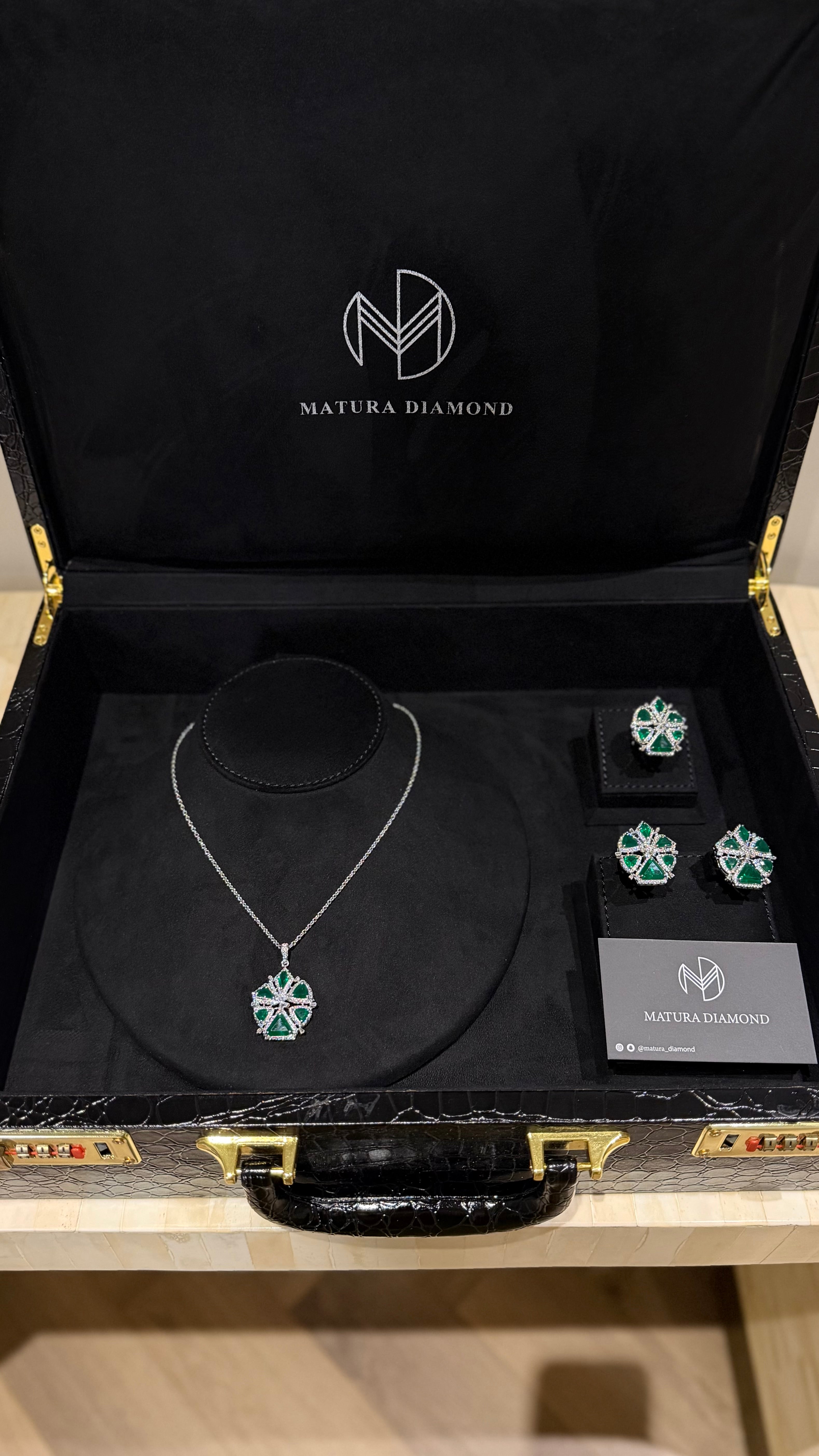 ALMUBAZARA | SILVER & GREEN
