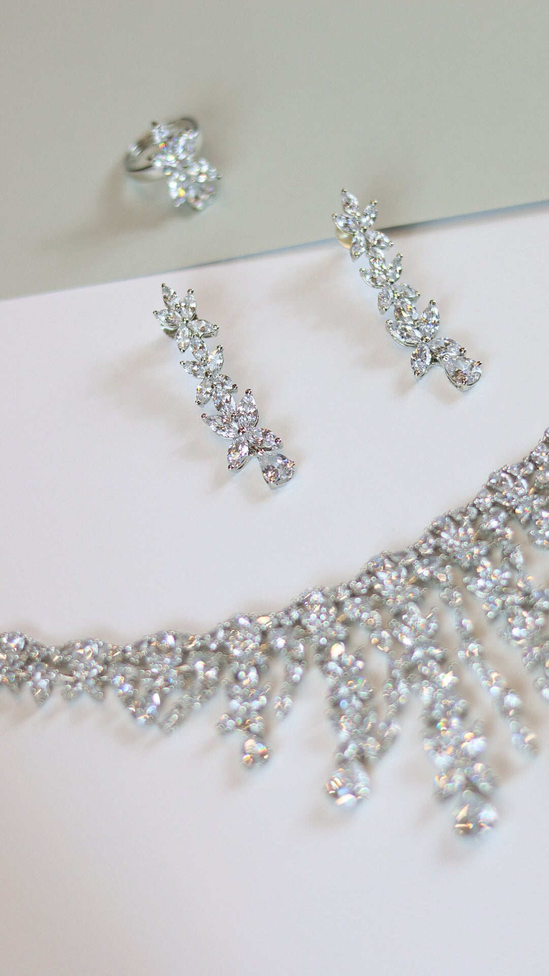 CHOKER ALBARSHA | WHITE