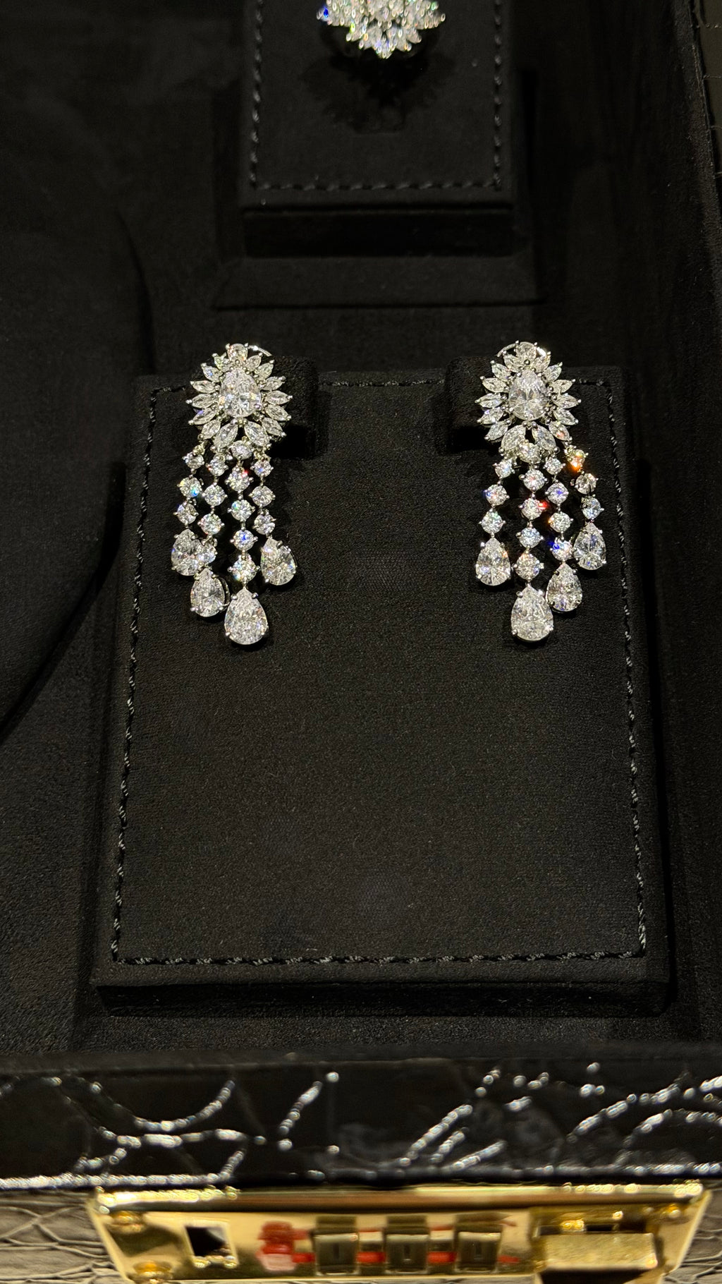ALDHAHER | WHITE